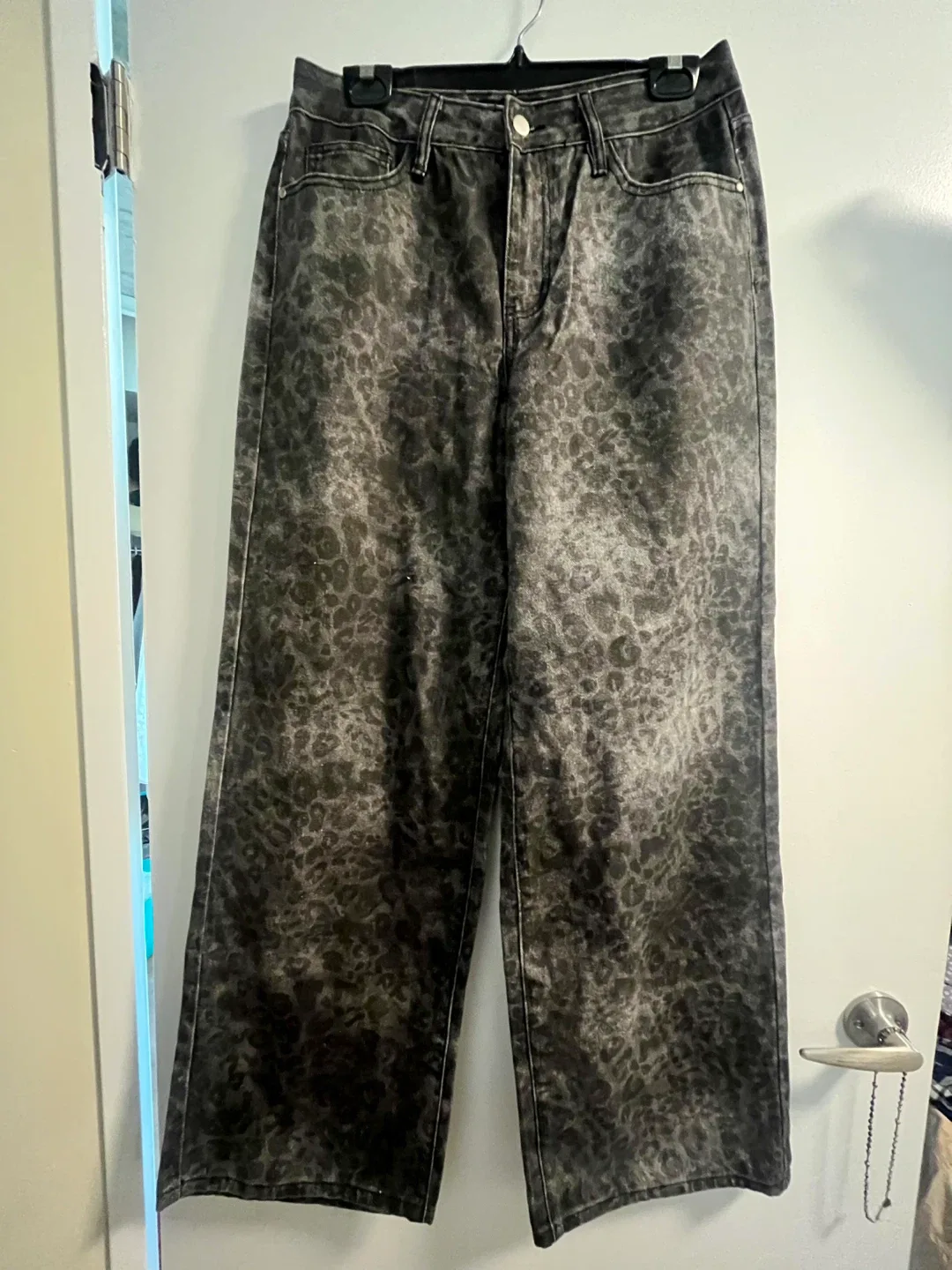 Fashion Nova Leopard Print Jeans - Size 9 thumbnail