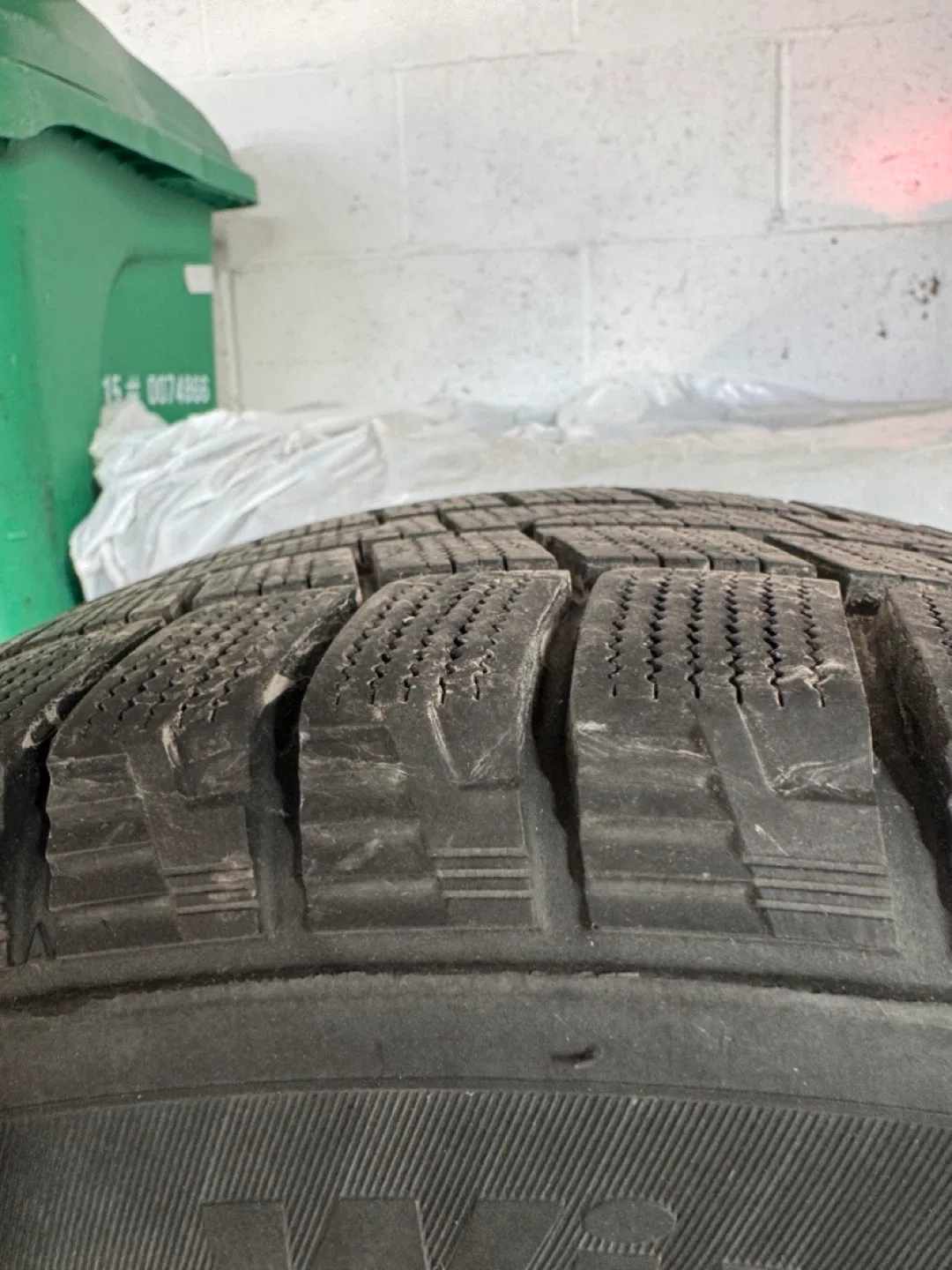 Set of 4 Hankook Winter Tires on rims - 215/60R16 image indicator(6)