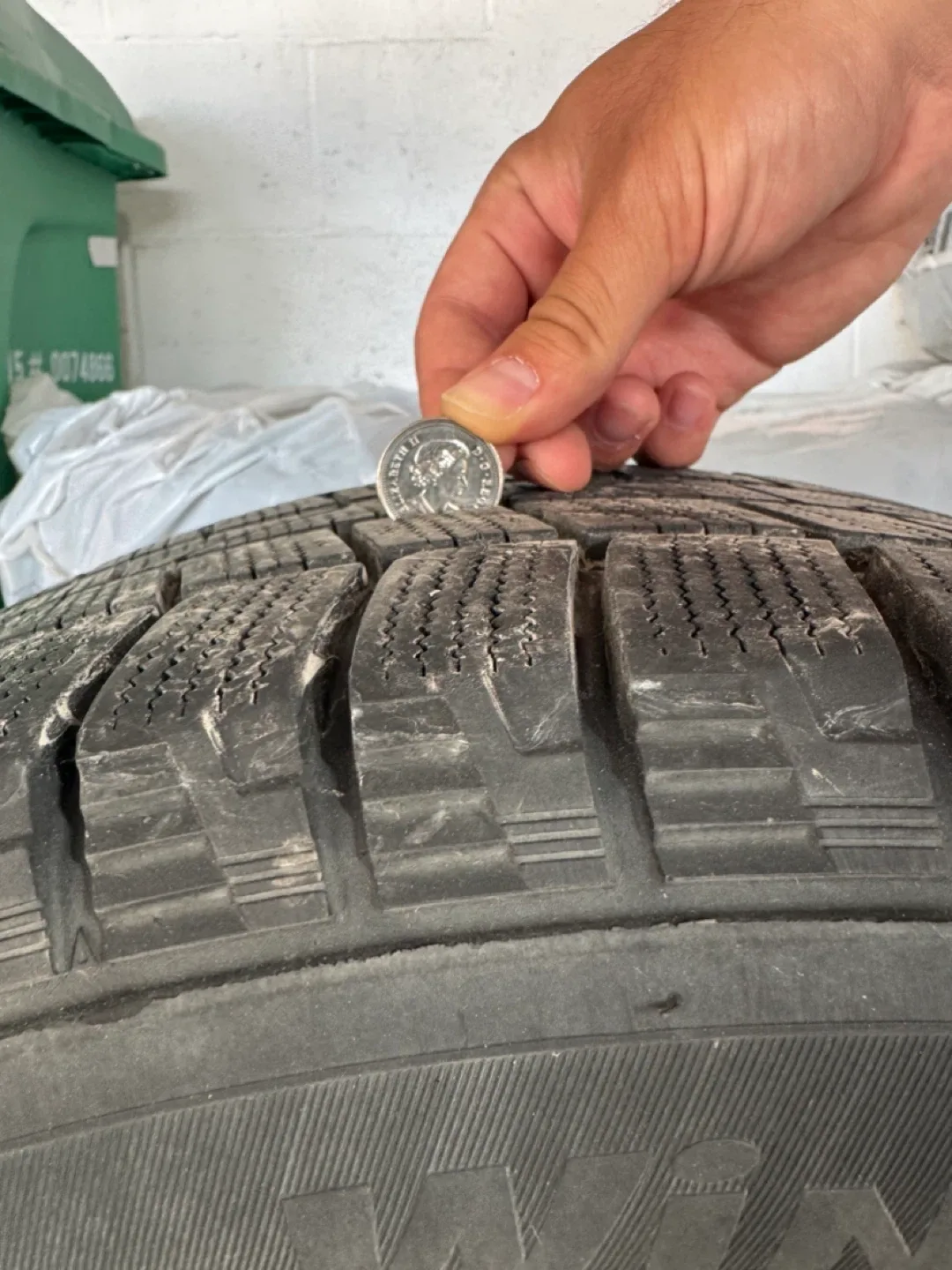 Set of 4 Hankook Winter Tires on rims - 215/60R16 image indicator(7)