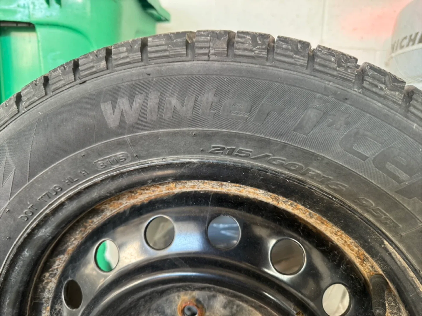 Set of 4 Hankook Winter Tires on rims - 215/60R16 image indicator(3)