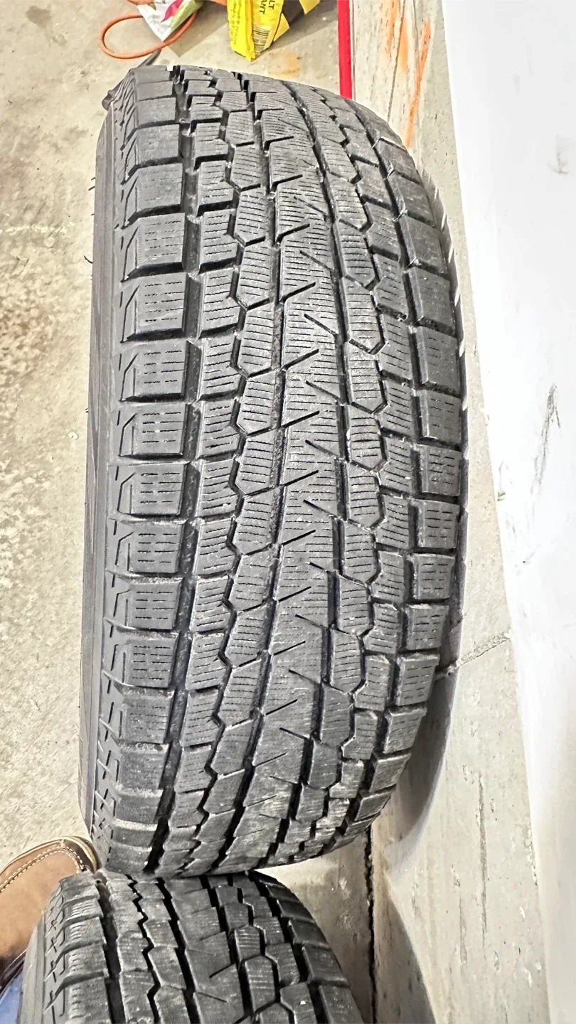 Yokohama IceGuard G075 Winter Tires on Rims image indicator(5)