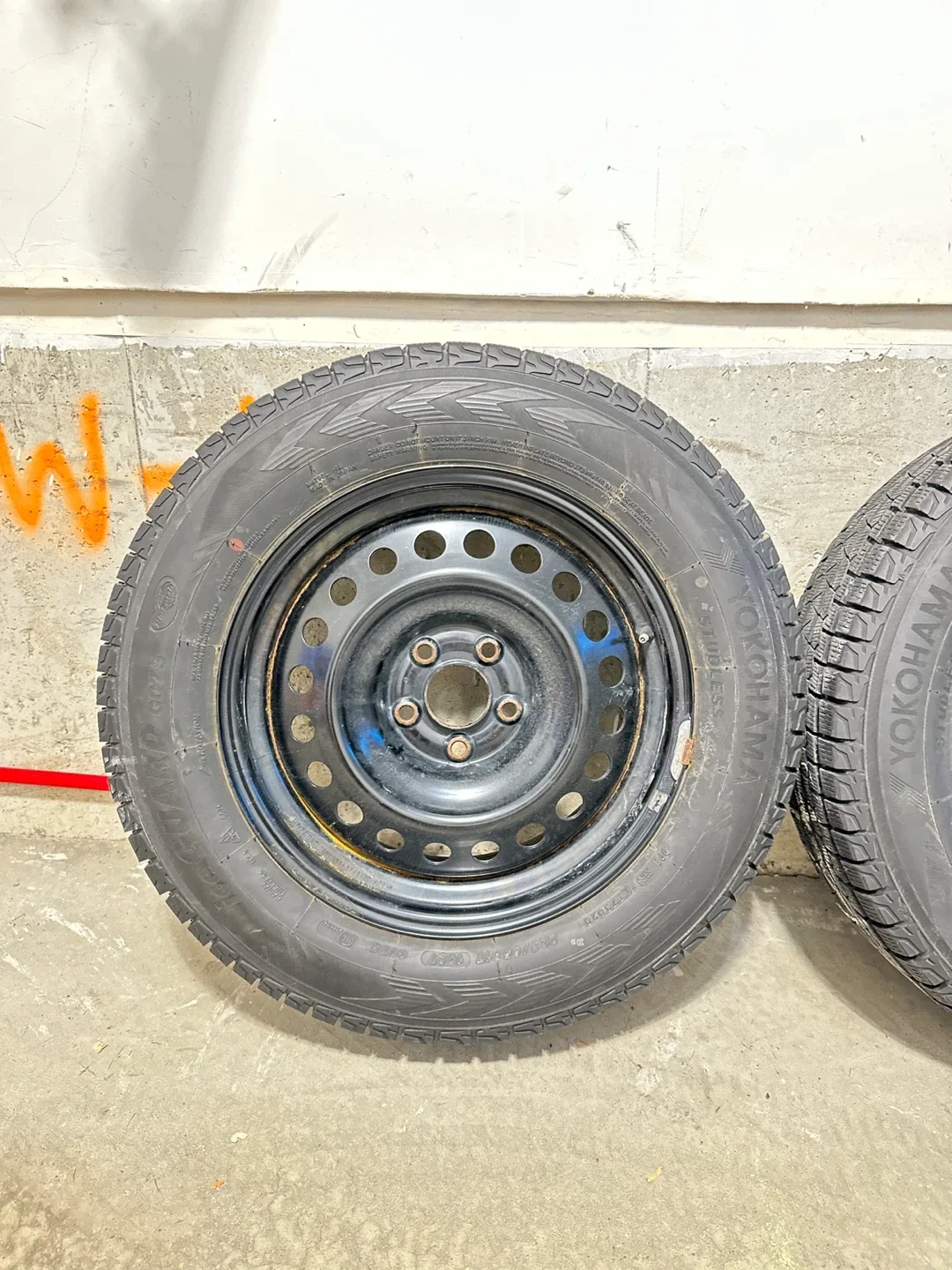 Yokohama IceGuard G075 Winter Tires on Rims image indicator(4)