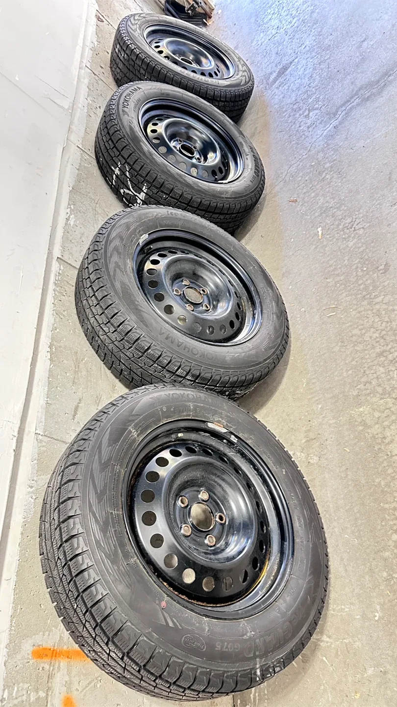 Yokohama IceGuard G075 Winter Tires on Rims image indicator(2)