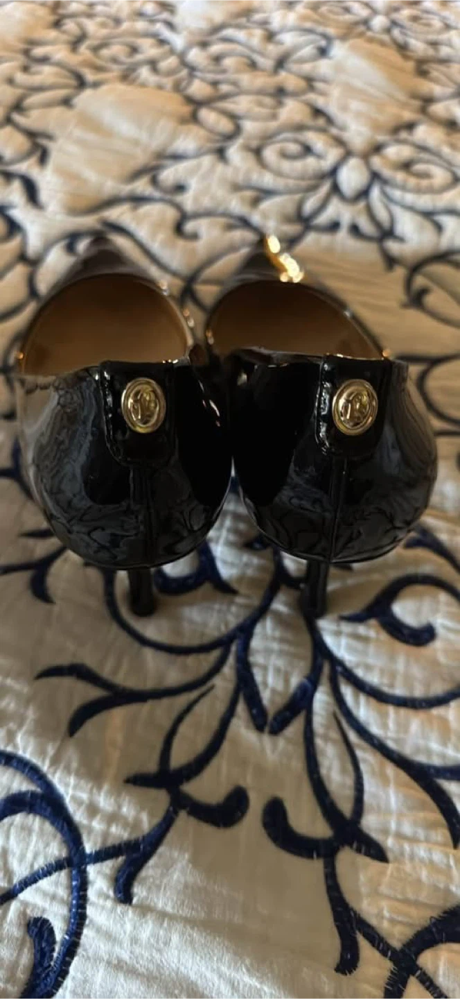 Ivanka Trump Black Patent Leather Heels - Size 8M - photo 3