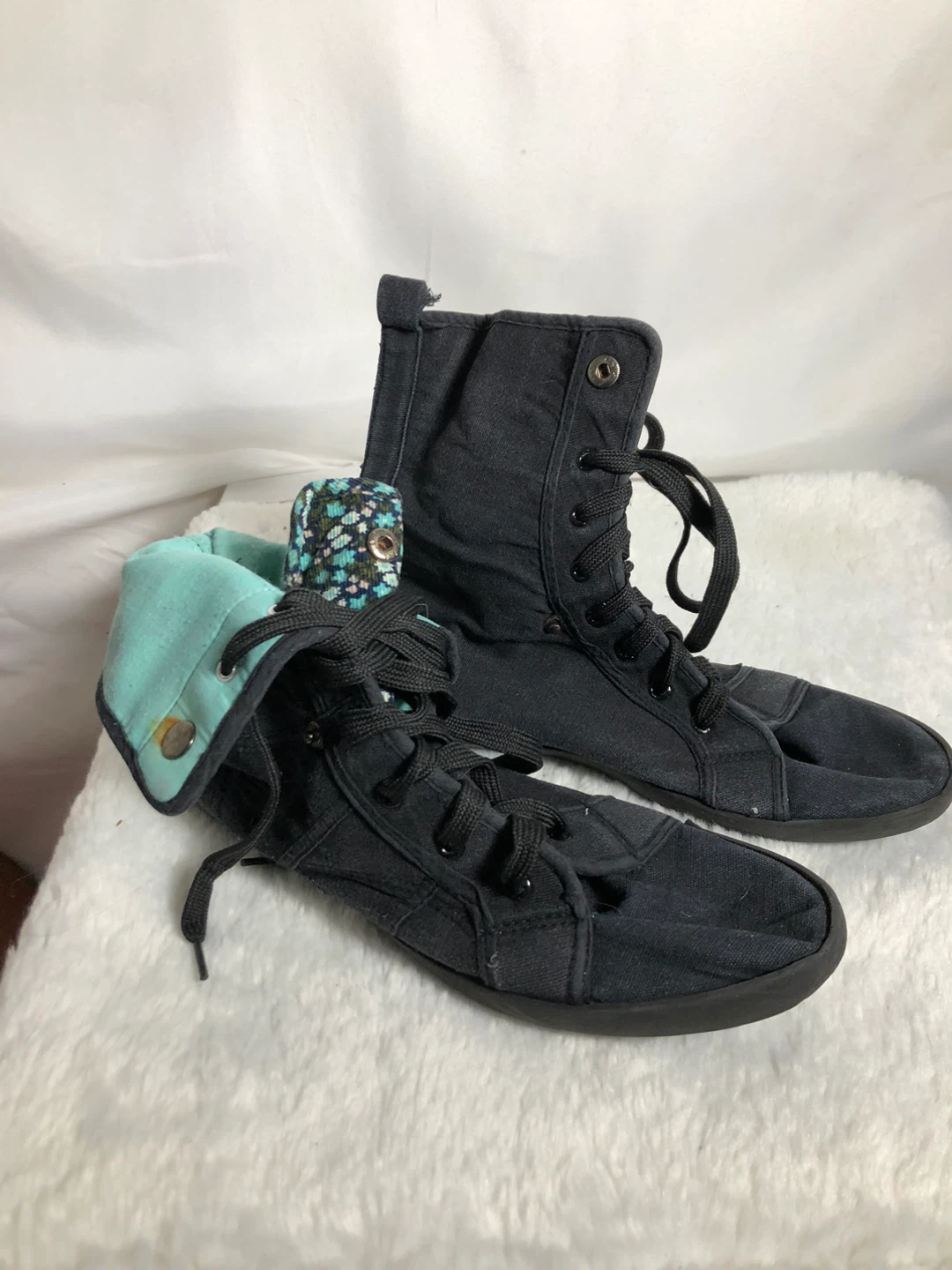 Girls Black and Teal Hightop Shoes. Size 9.