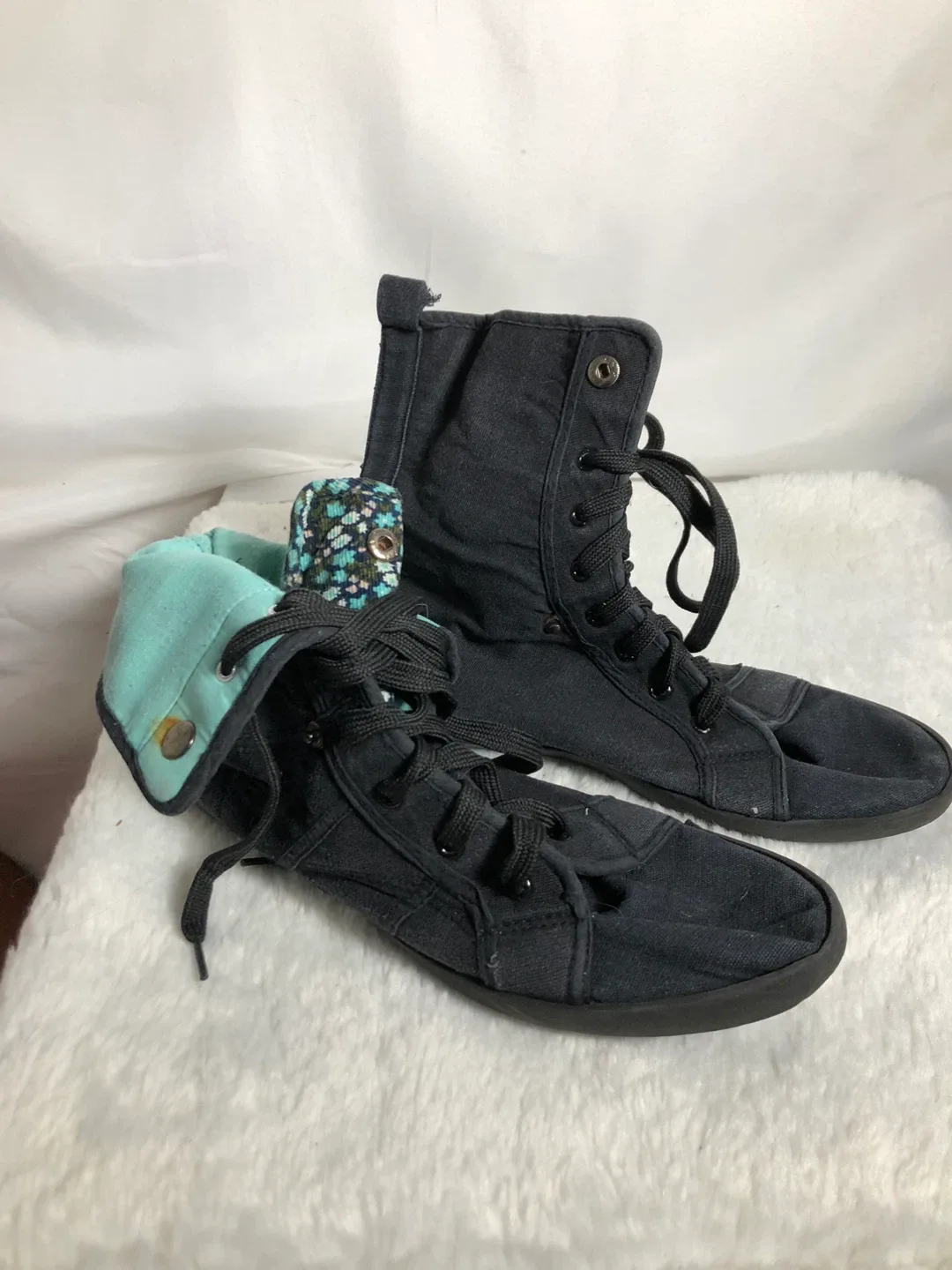 Girls Black and Teal Hightop Shoes. Size 9. thumbnail
