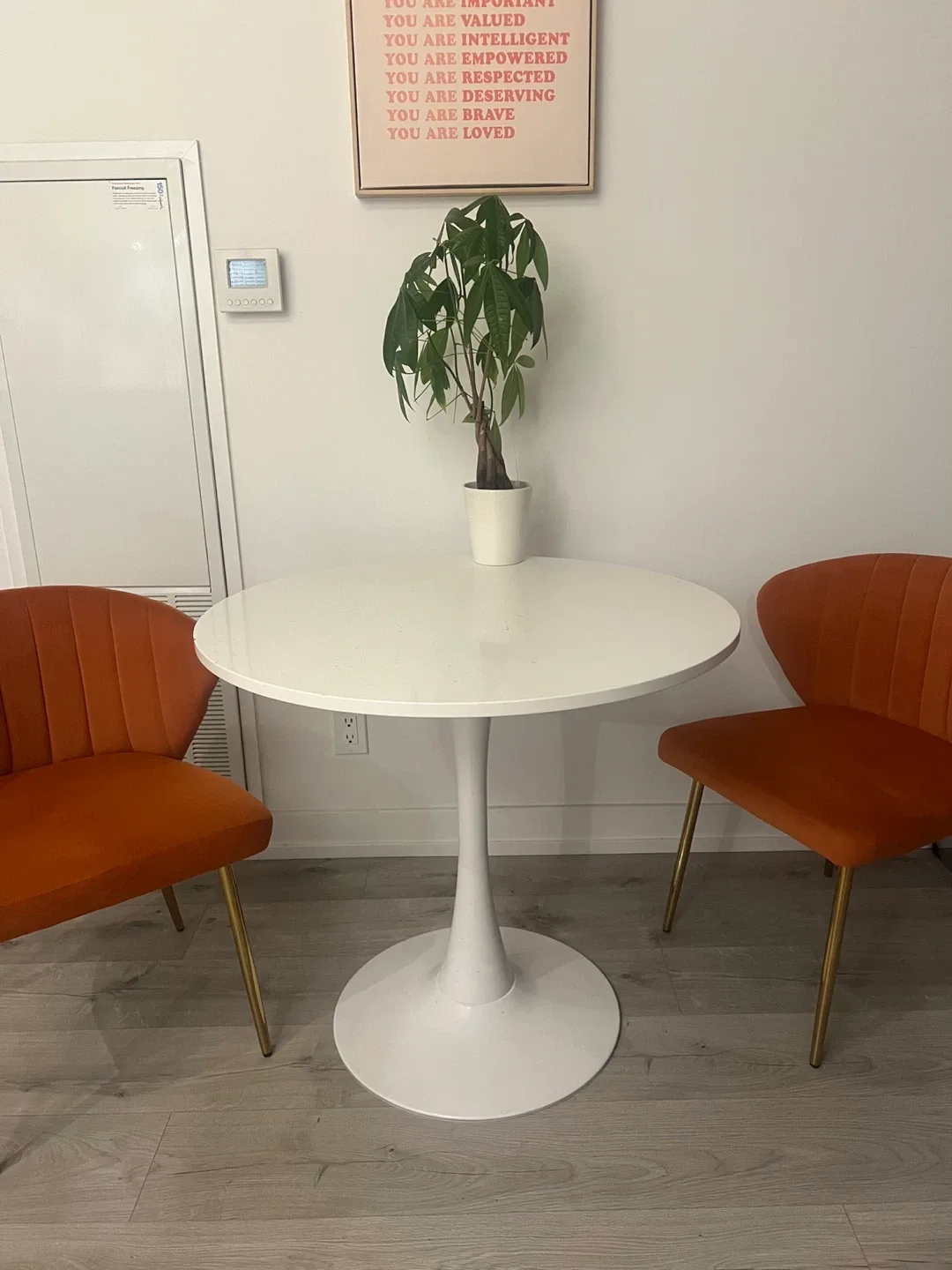 Round White Tulip Table