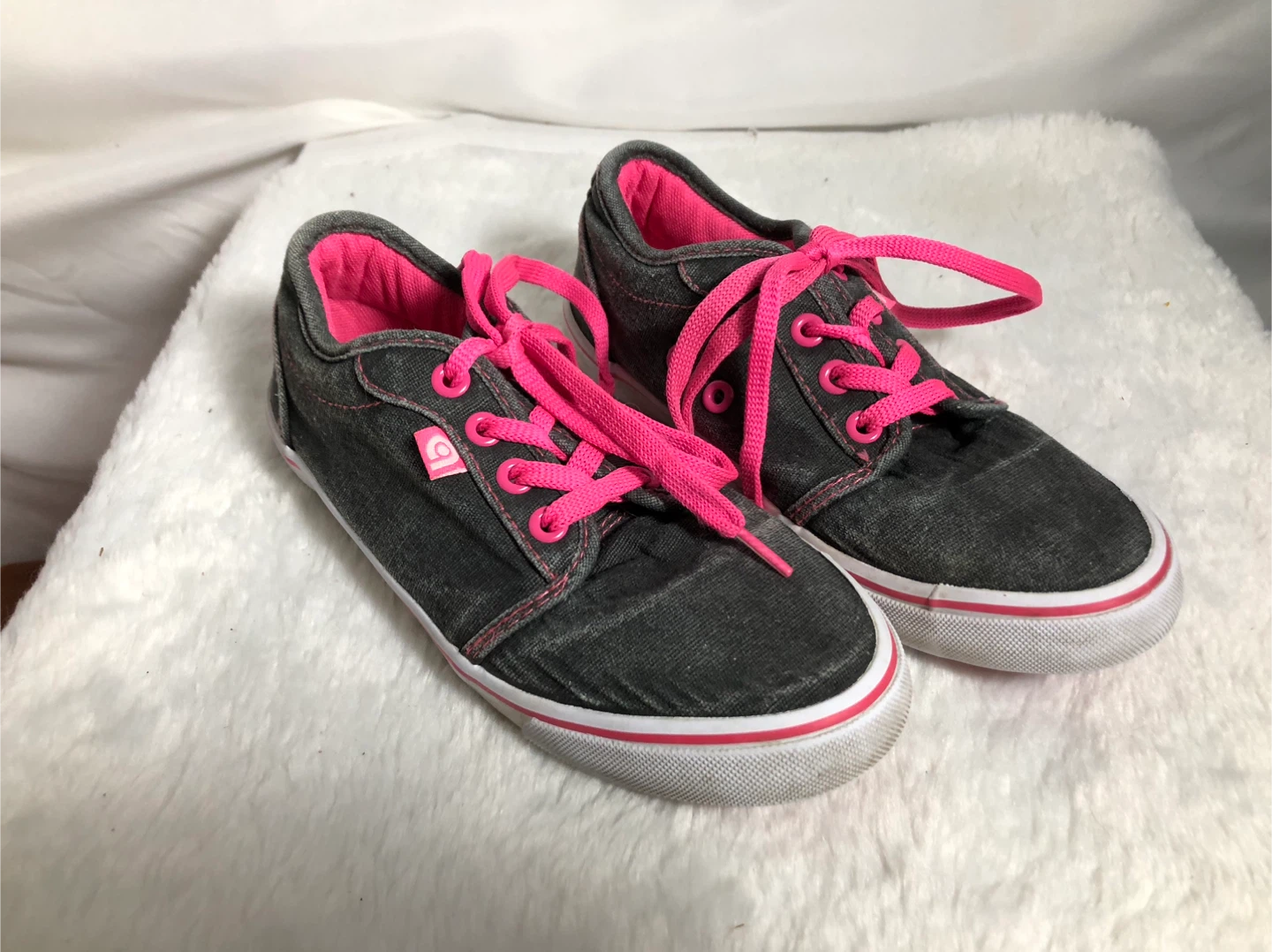 Girls Grey & Pink Shoes. Size 3.