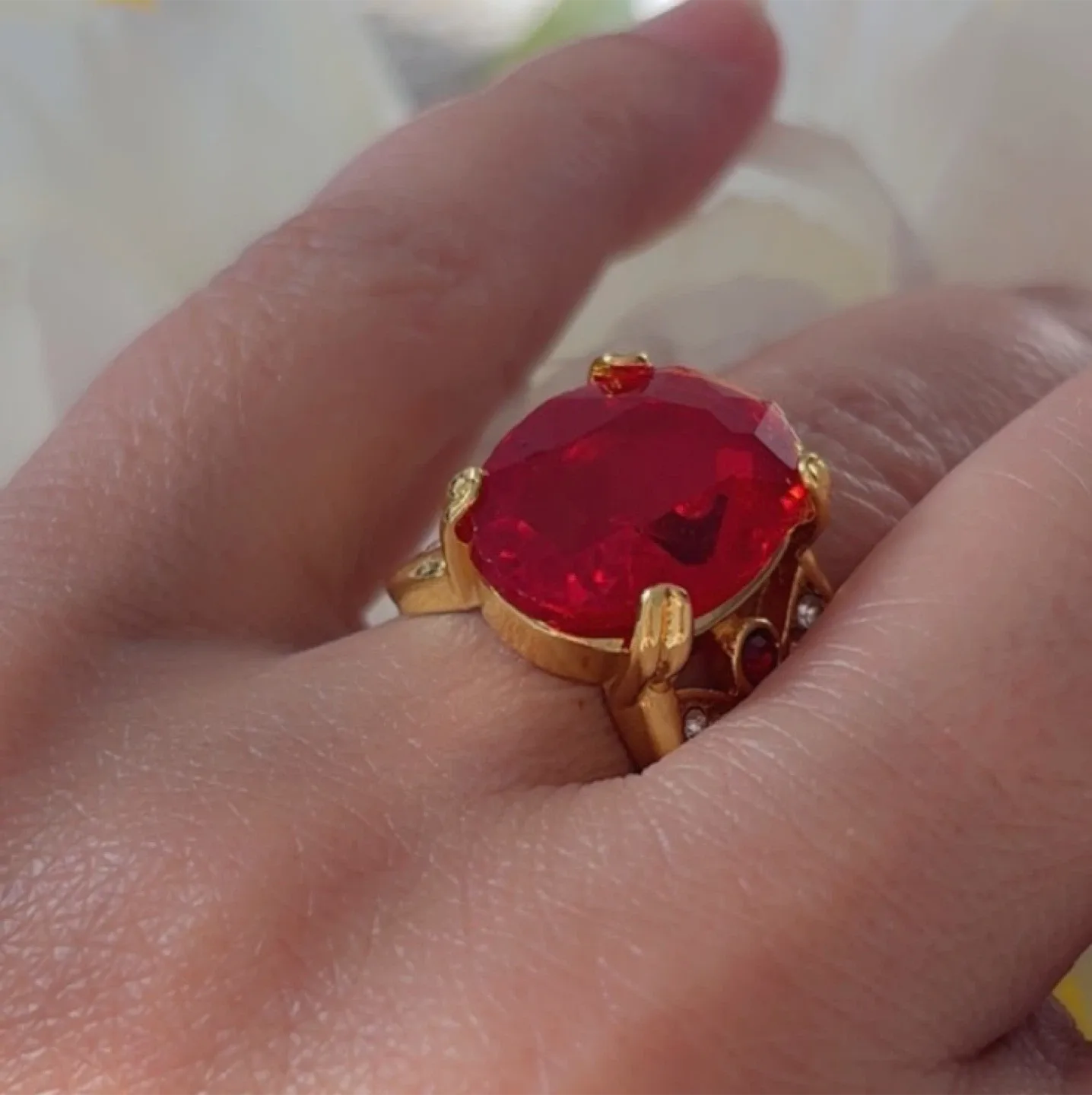 Beautiful Red Stone Golden Ring! Size 6 image indicator(2)