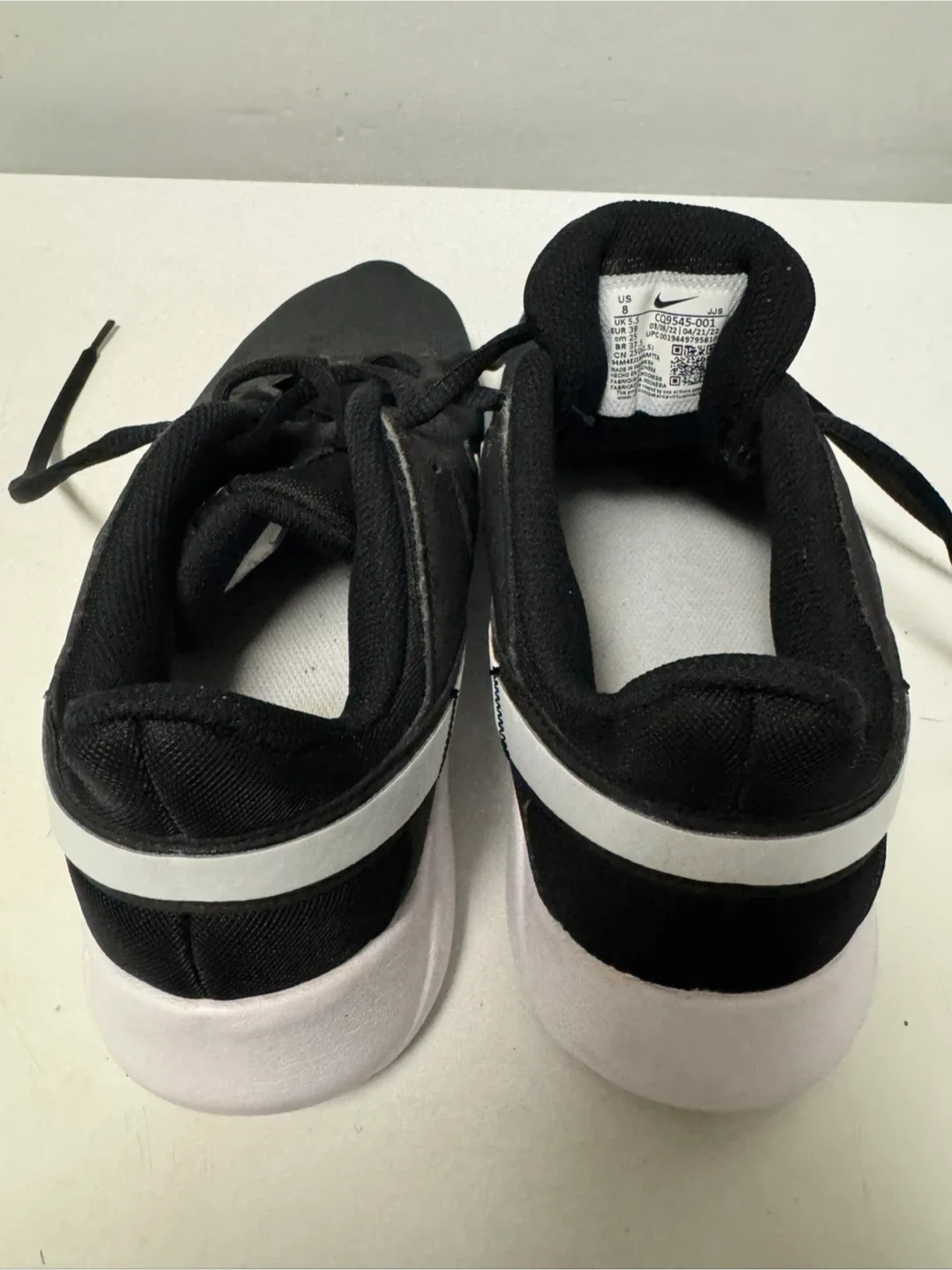 Nike Legend Essential 3 Black/White, Size 8 image indicator(2)