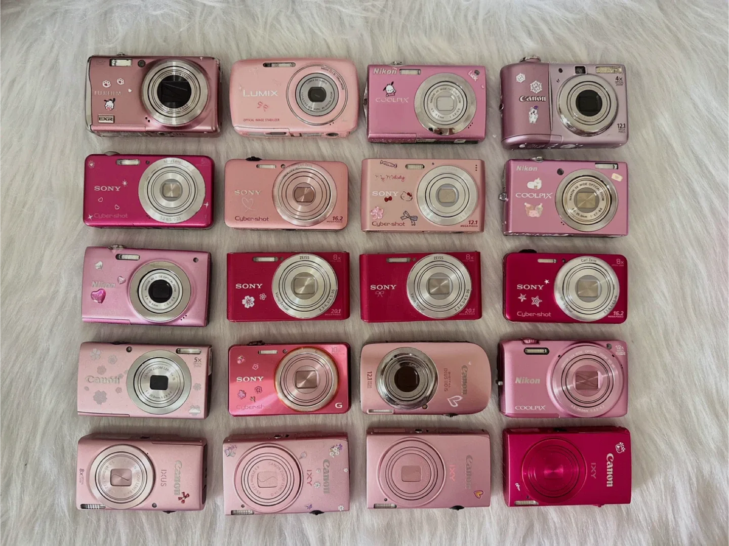Pink digital camera thumbnail