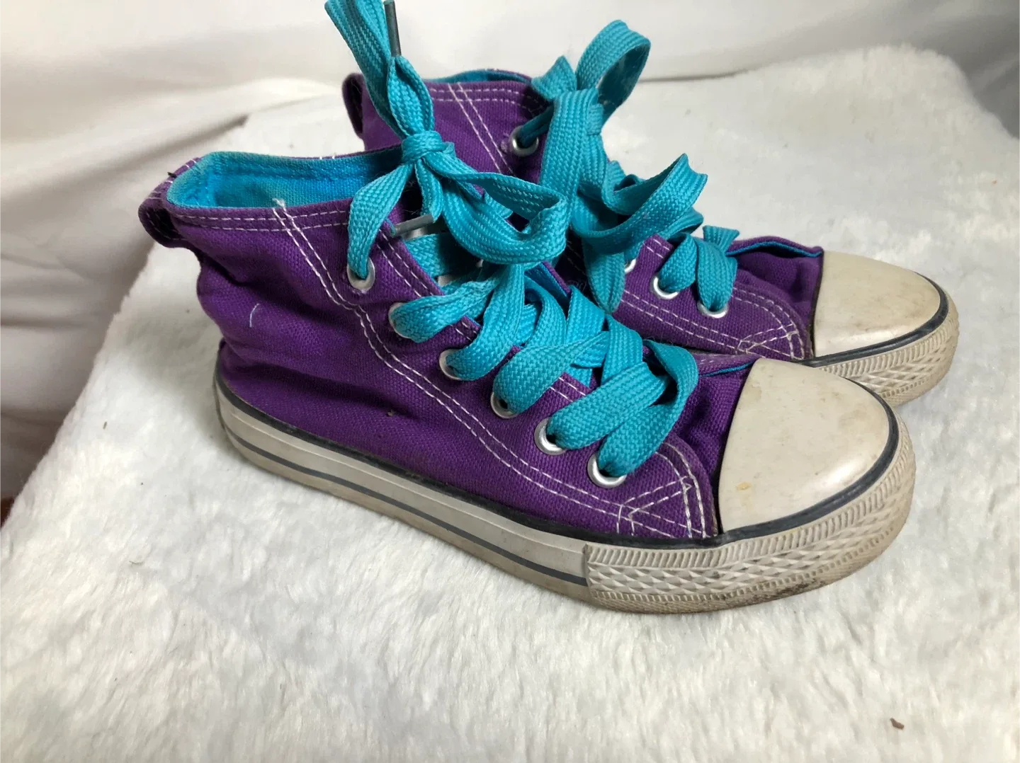 Girls Purple Hightop Shoes. Size 1. thumbnail