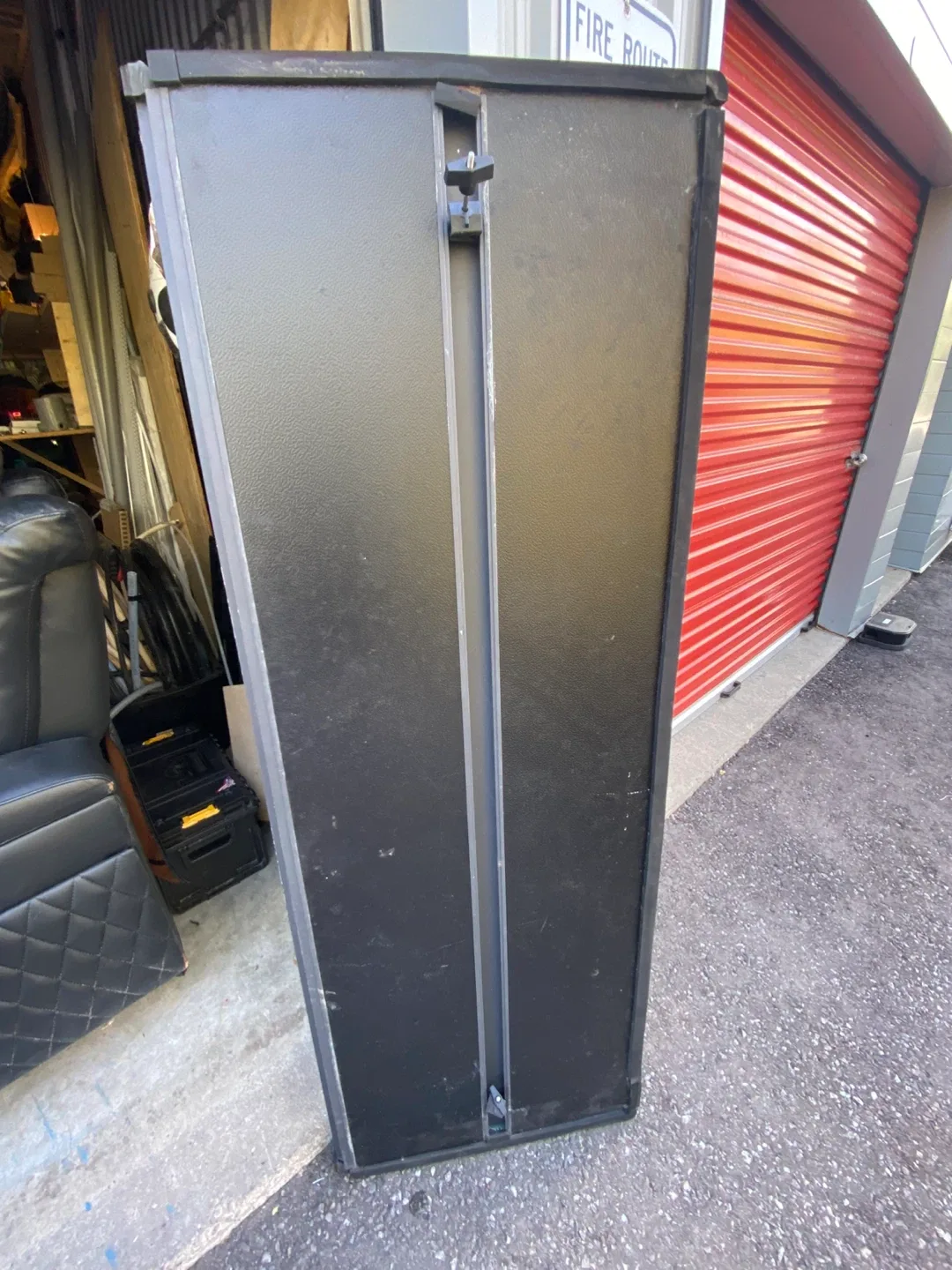 Pick up truck trifold short box cover thumbnail