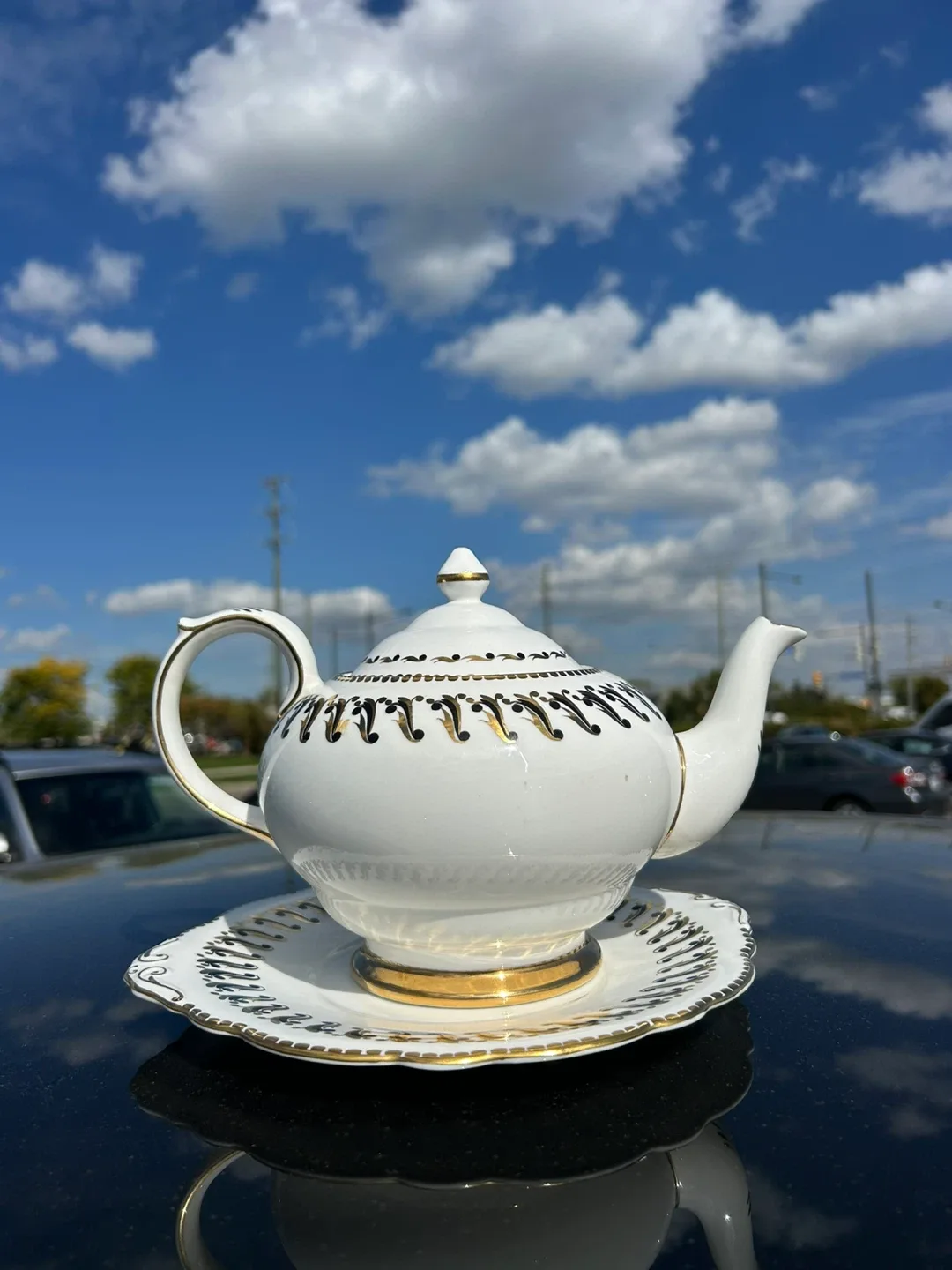 Grosvenor Bone China Teapot with Plate image indicator(3)