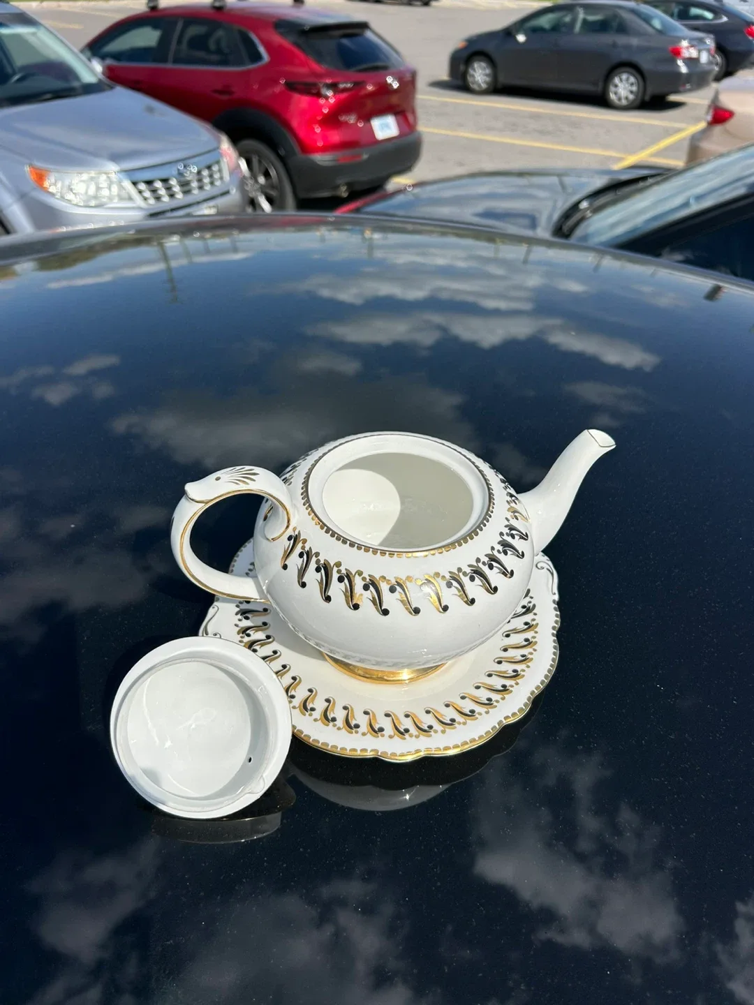 Grosvenor Bone China Teapot with Plate image indicator(4)