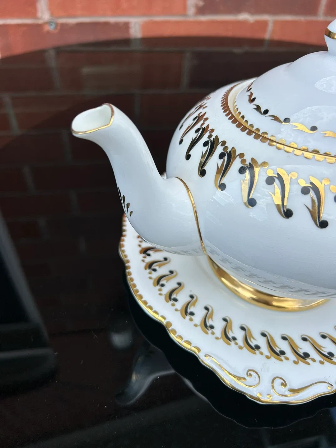 Grosvenor Bone China Teapot with Plate image indicator(7)
