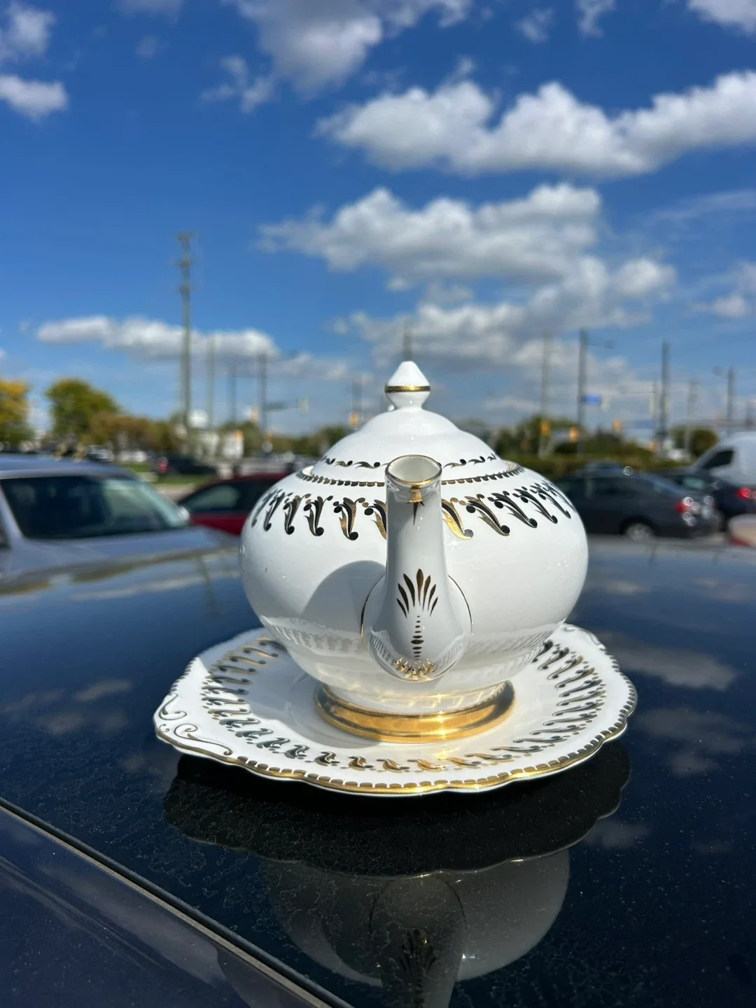 Grosvenor Bone China Teapot with Plate image indicator(2)