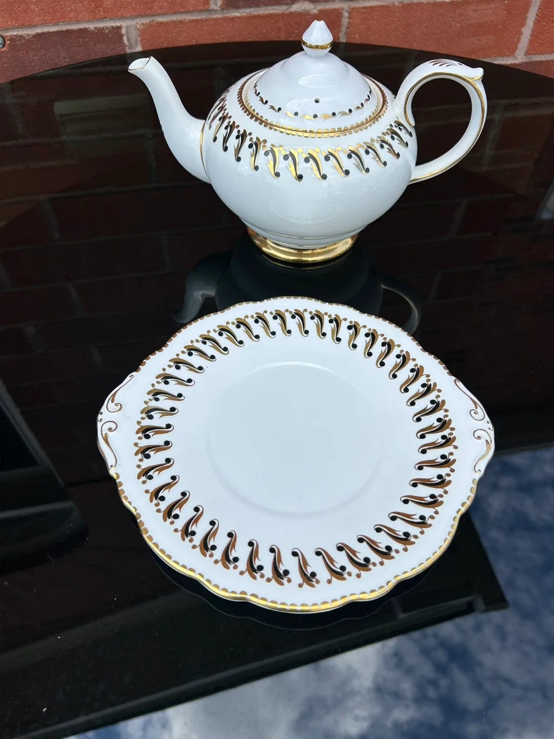 Grosvenor Bone China Teapot with Plate image indicator(10)