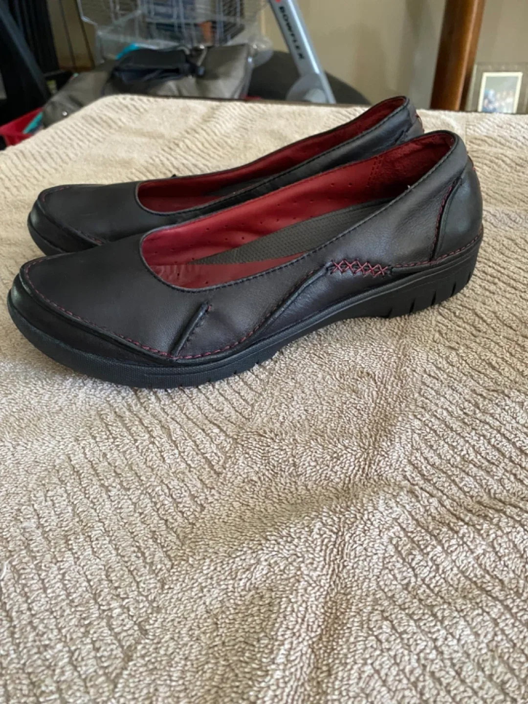 Clarks Ballerina  Black Leather Flats - Size 6 image indicator(5)