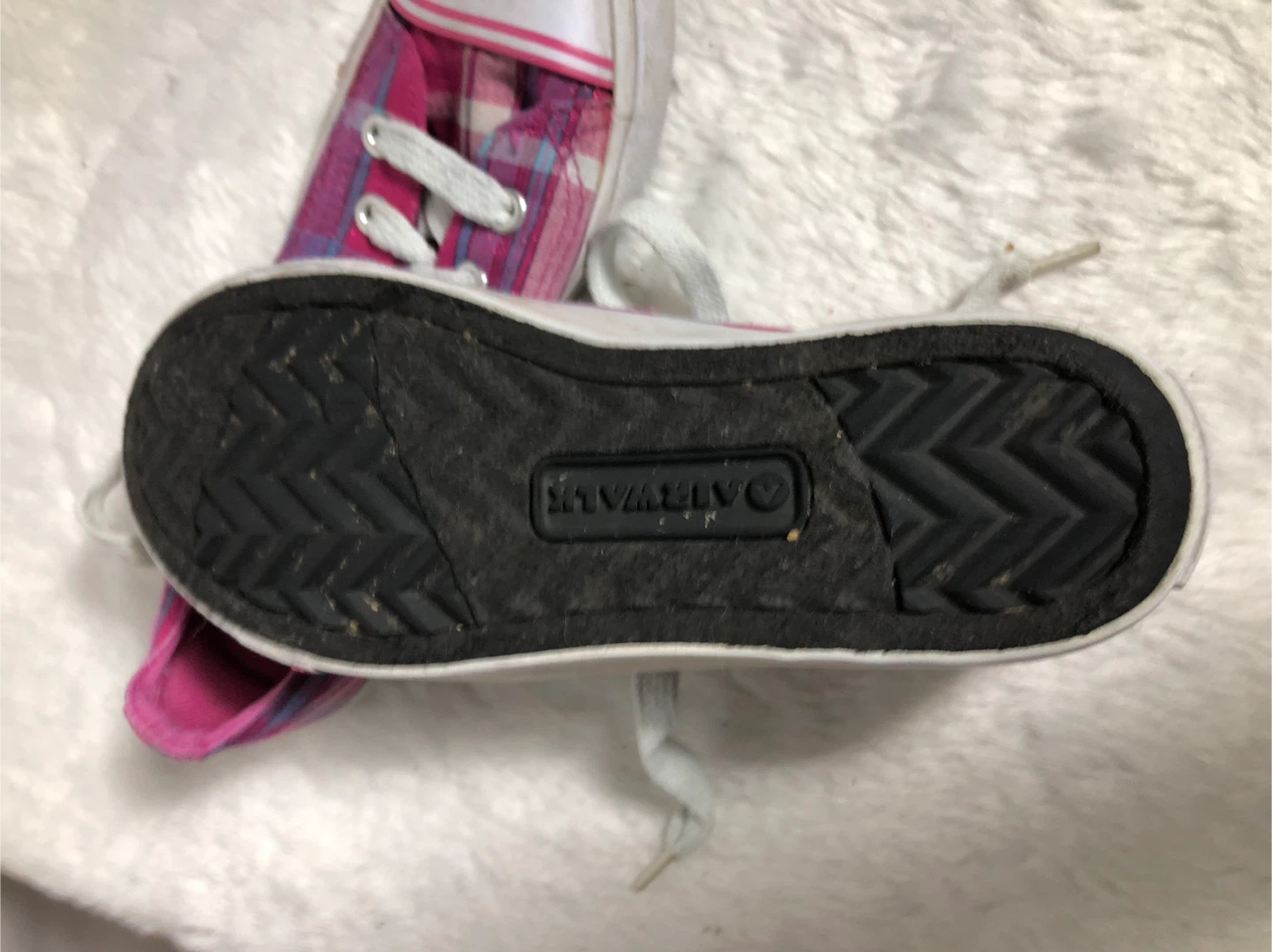 Girls Pink Airwalk Shoes, Size 1. - photo 2