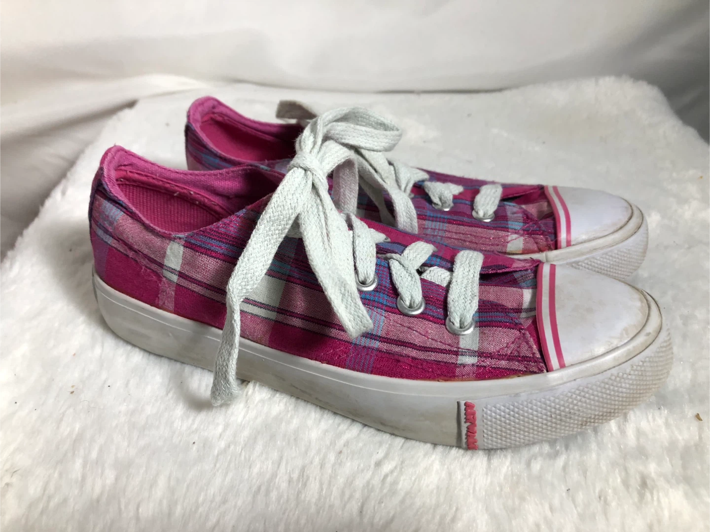 Girls Pink Airwalk Shoes, Size 1.
