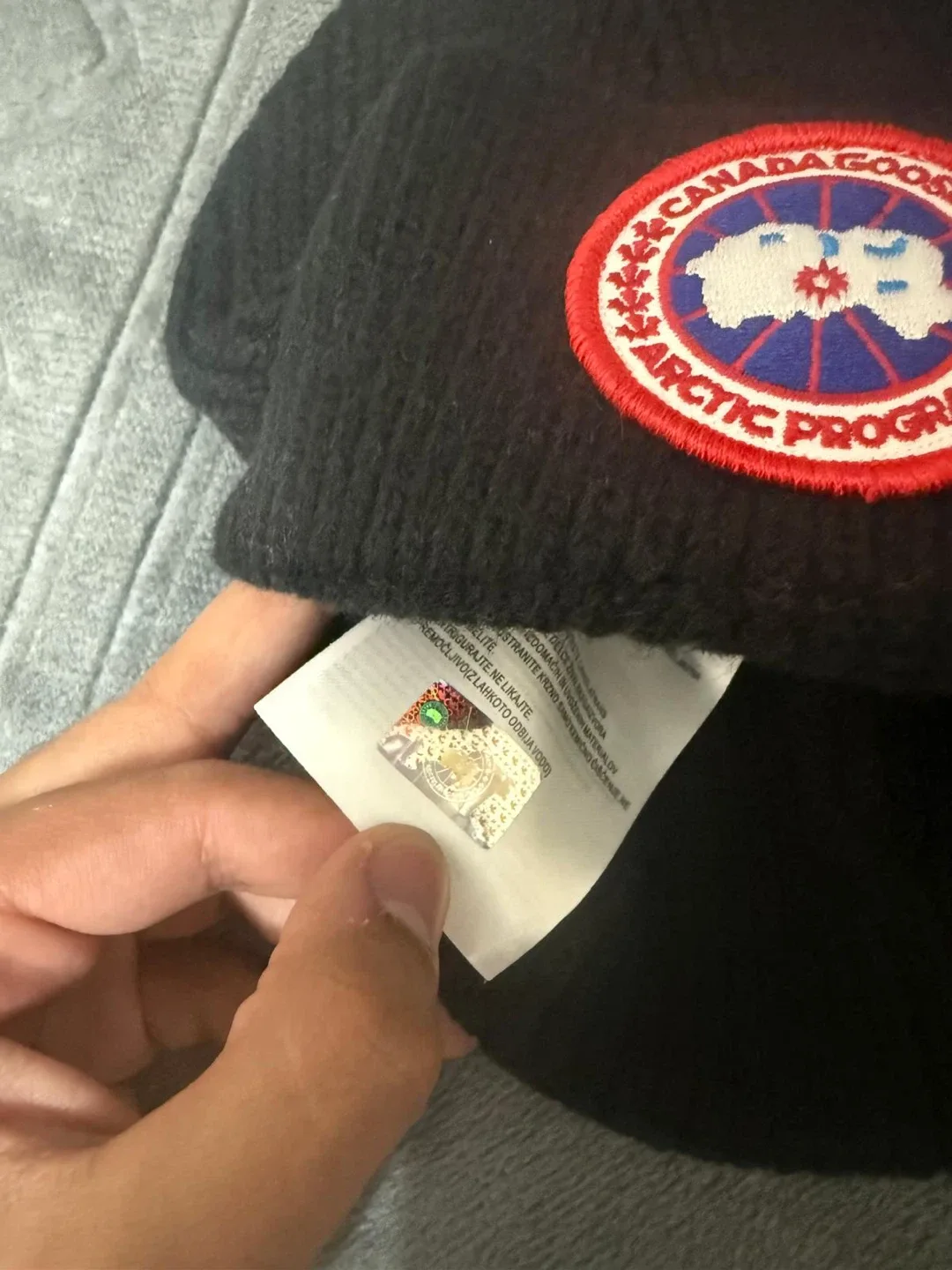 Canada Goose benie image indicator(2)