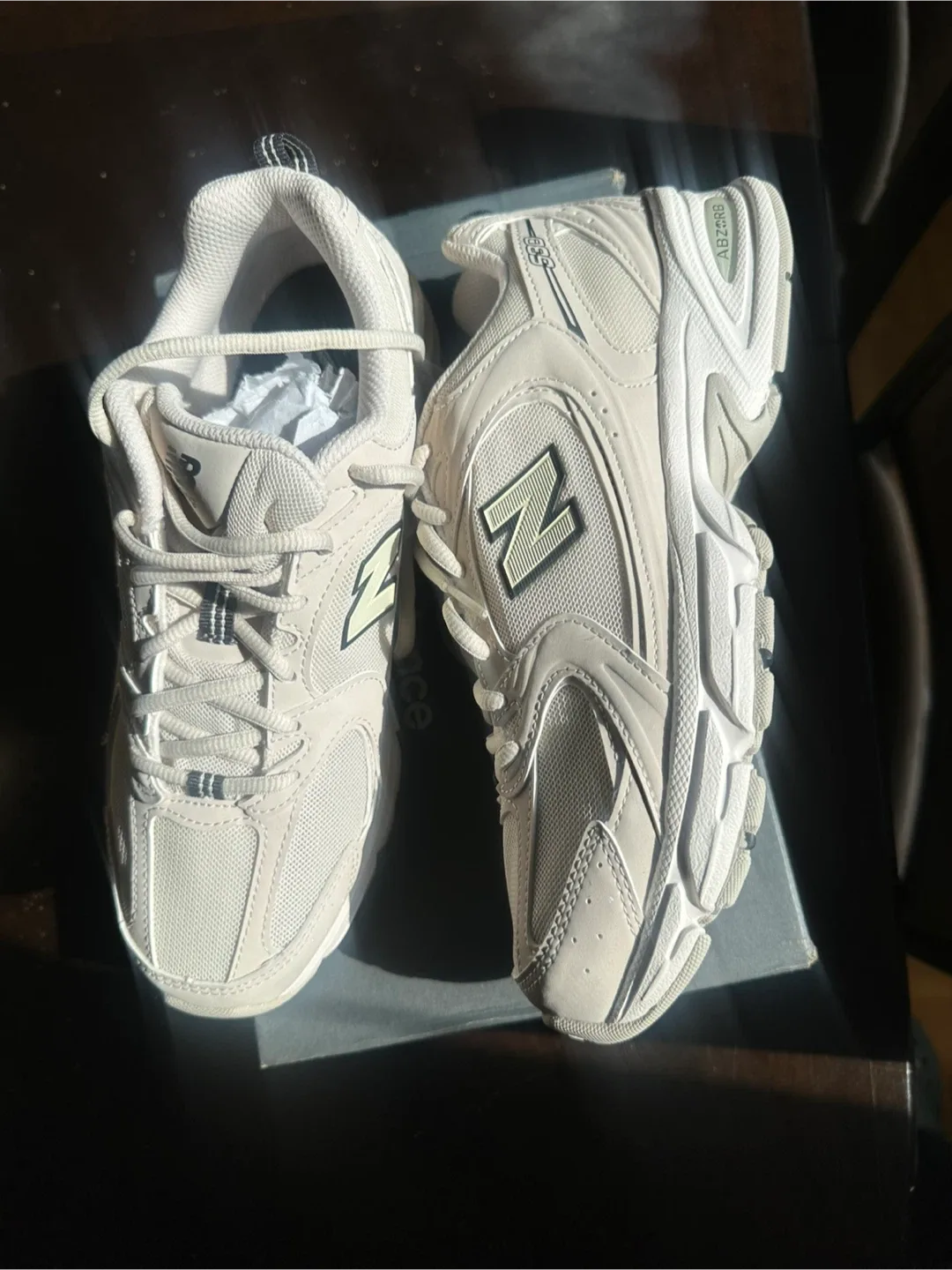 New Balance 530 Cream/White Sneakers size 8.5 image indicator(3)