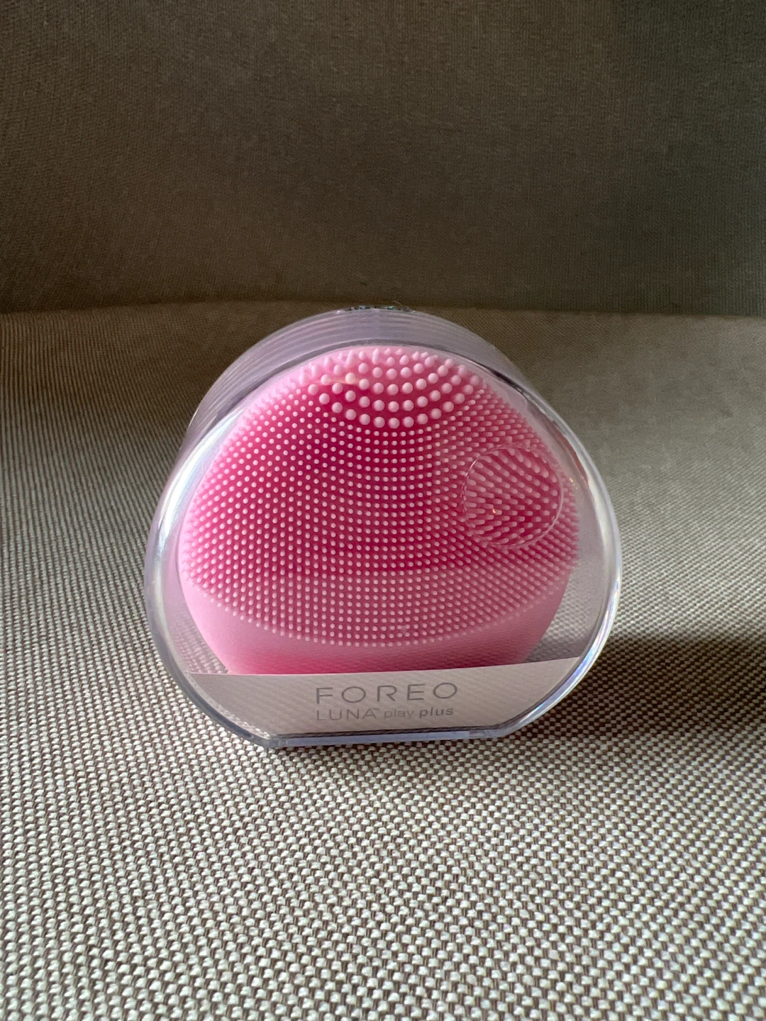 FOREO LUNA play plus Pearl Pink Facial Cleansing Device
