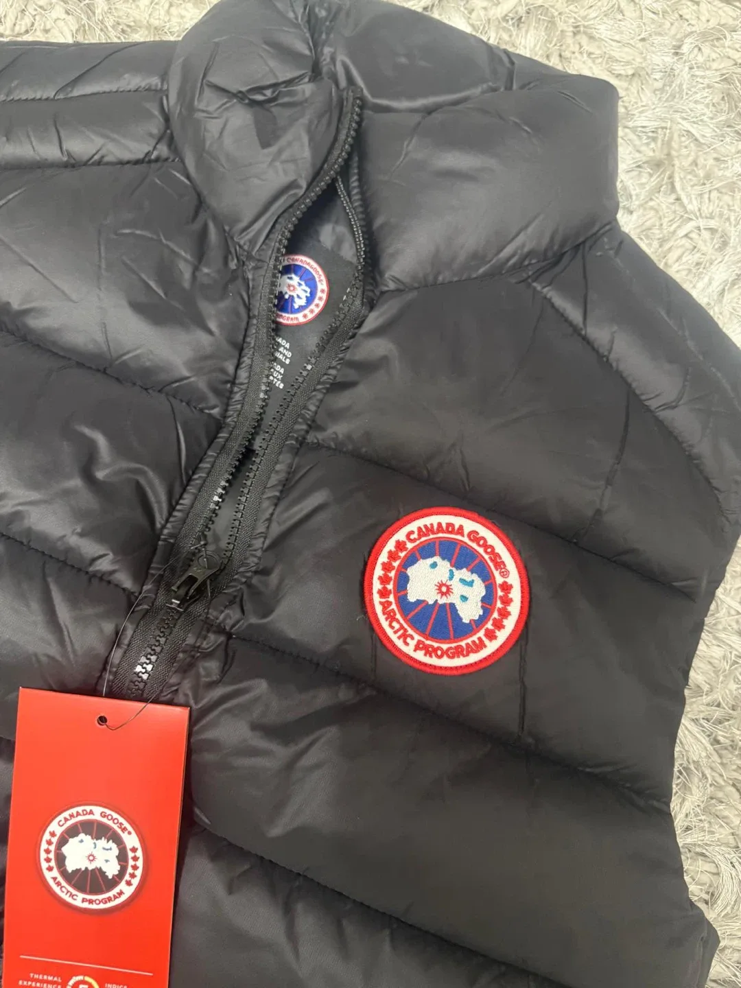 Canada Goose Black Puffer shiny Vest image indicator(2)