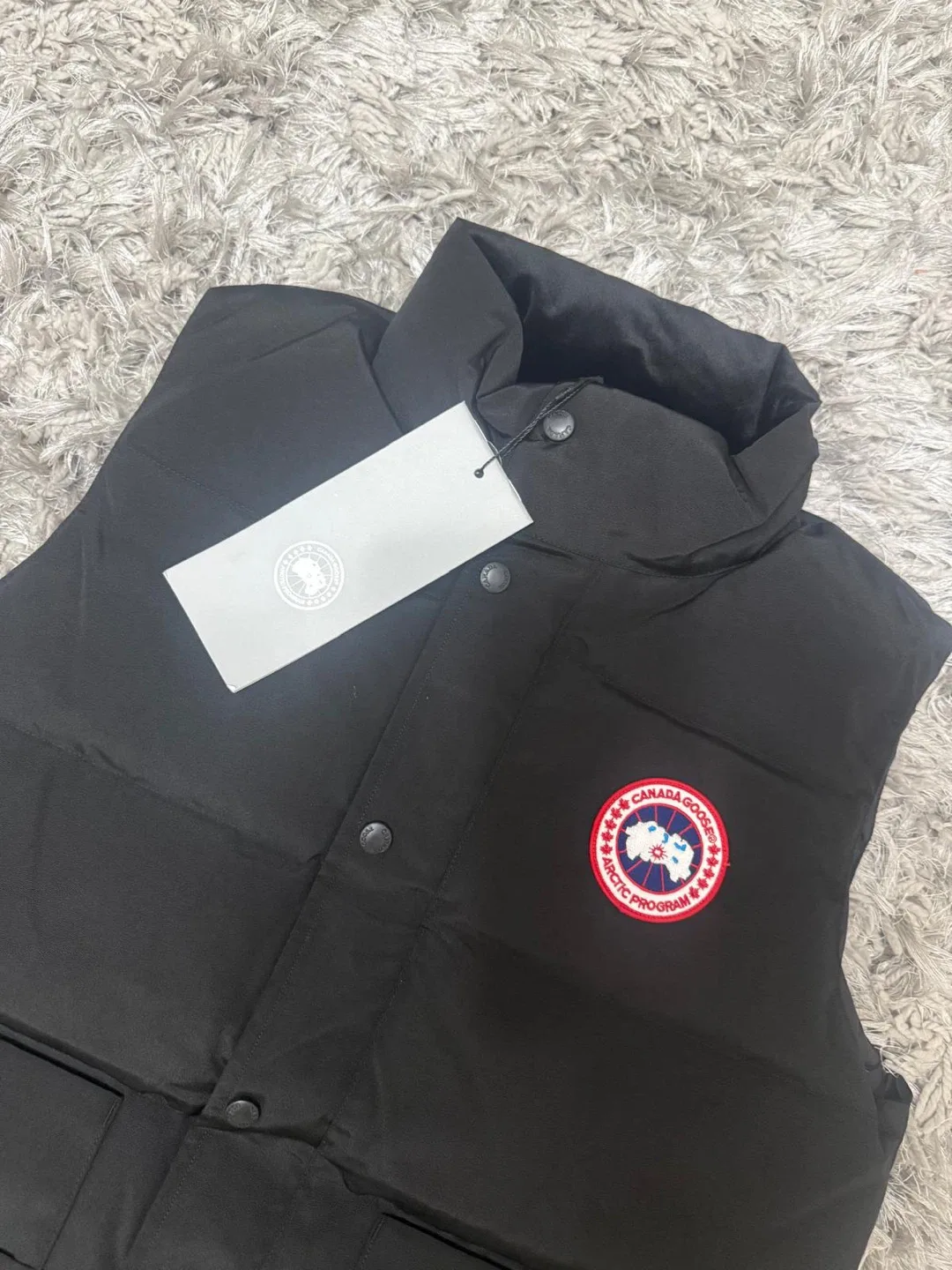 Canada Goose Black Down Vest image indicator(2)