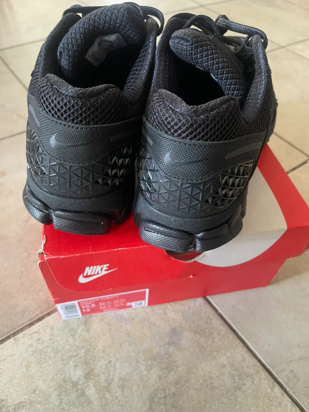 Nike Vomero Black Men's Size 10.5 image indicator(4)