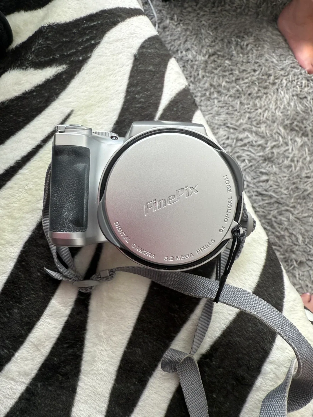 Fujifilm FinePix 3800 Digital Camera & Targus Camera Bag thumbnail