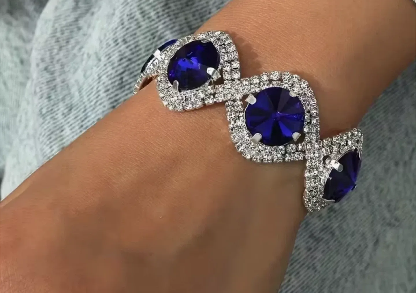 Gorgeous Blue Rhinestone Bracelet! image indicator(4)