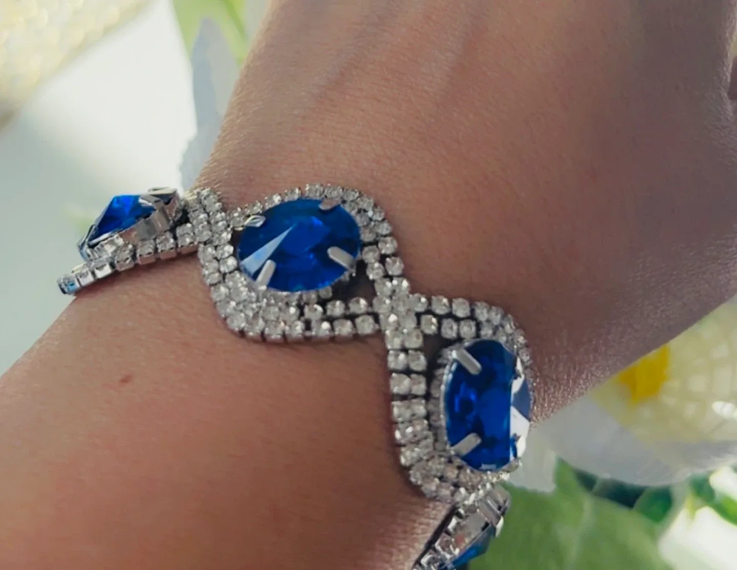 Gorgeous Blue Rhinestone Bracelet! image indicator(2)