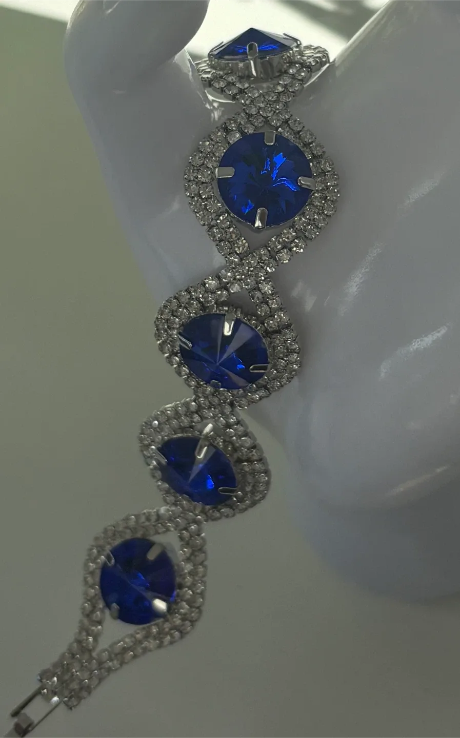 Gorgeous Blue Rhinestone Bracelet! image indicator(5)