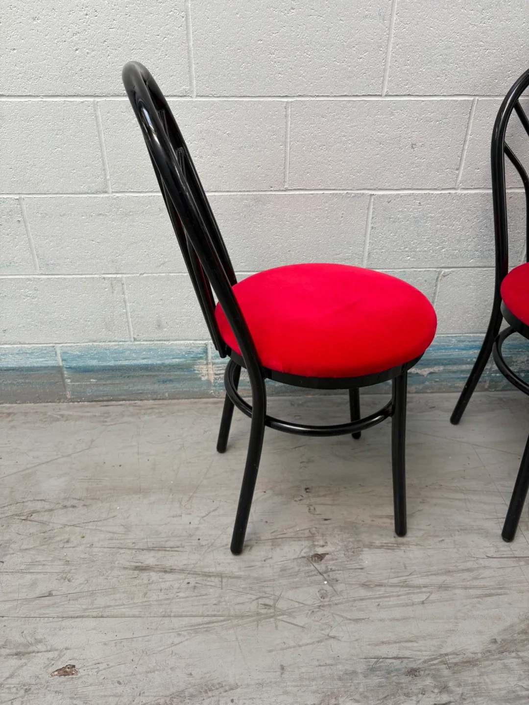 Set of 6 Red Seat Black Frame Chairs image indicator(9)
