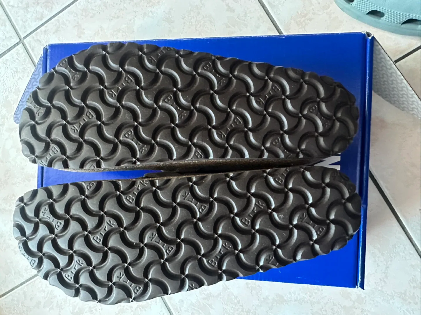 New Birkenstock Buckley Shearling Clogs - Size 38 image indicator(5)