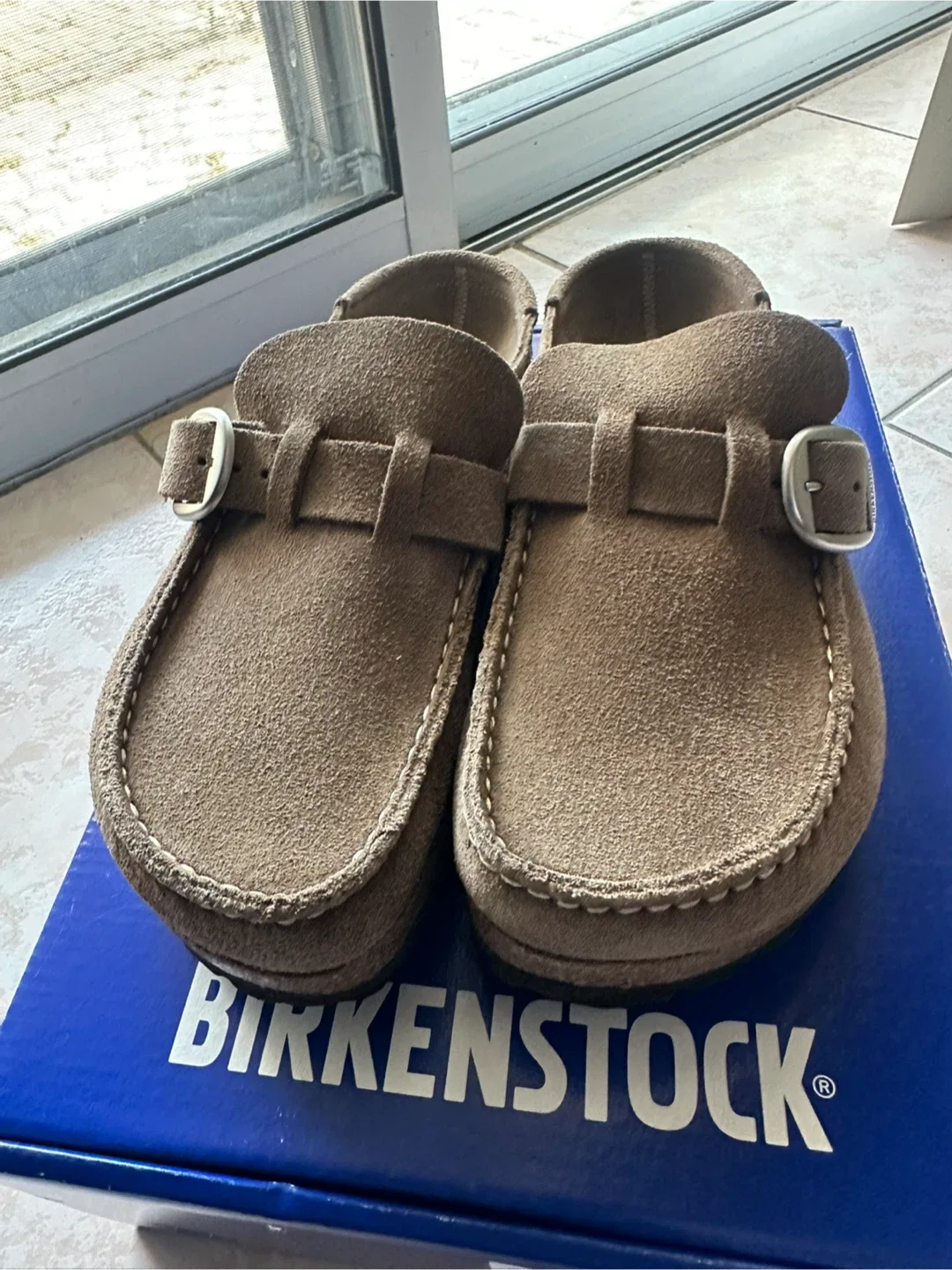New Birkenstock Buckley Shearling Clogs - Size 38 image indicator(4)