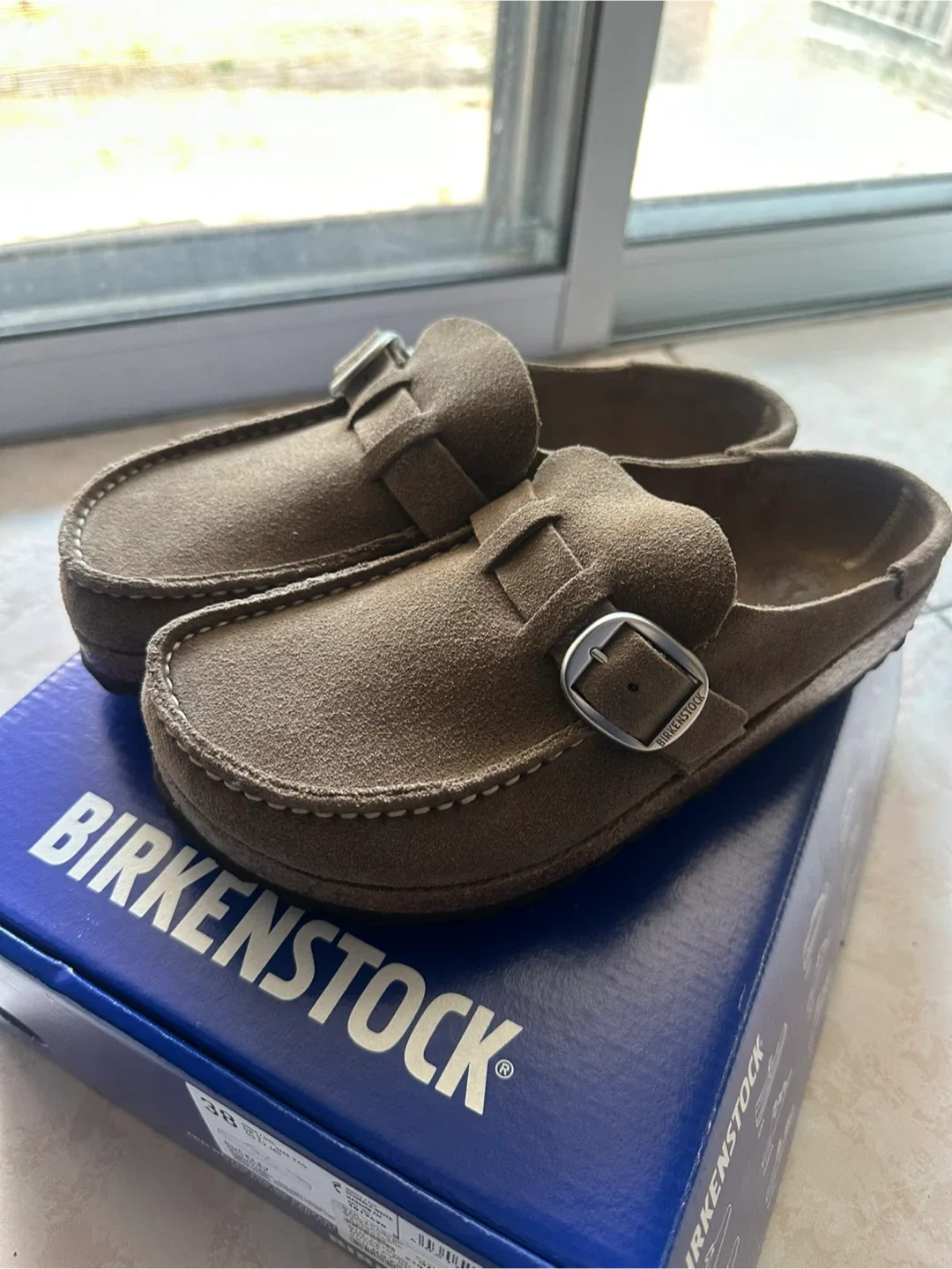 New Birkenstock Buckley Shearling Clogs - Size 38 image indicator(9)