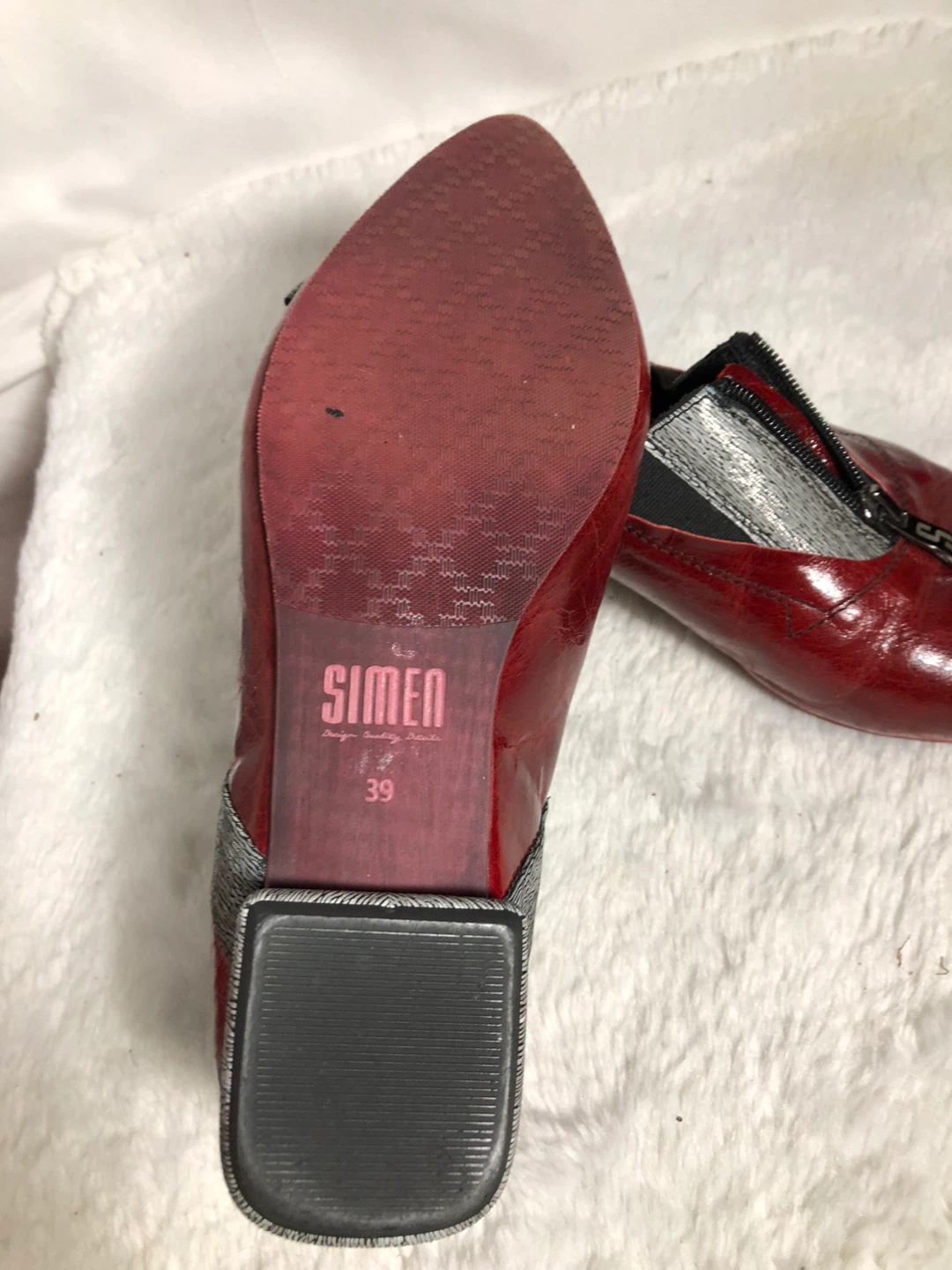 Women’s Red & Silver Shoes. Size 39 ( 8/8.5). - photo 3
