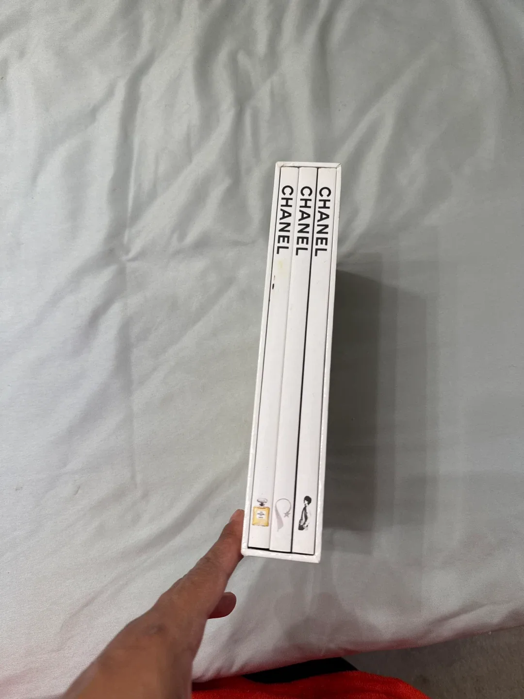 Chanel N°5 Book by Assouline image indicator(2)