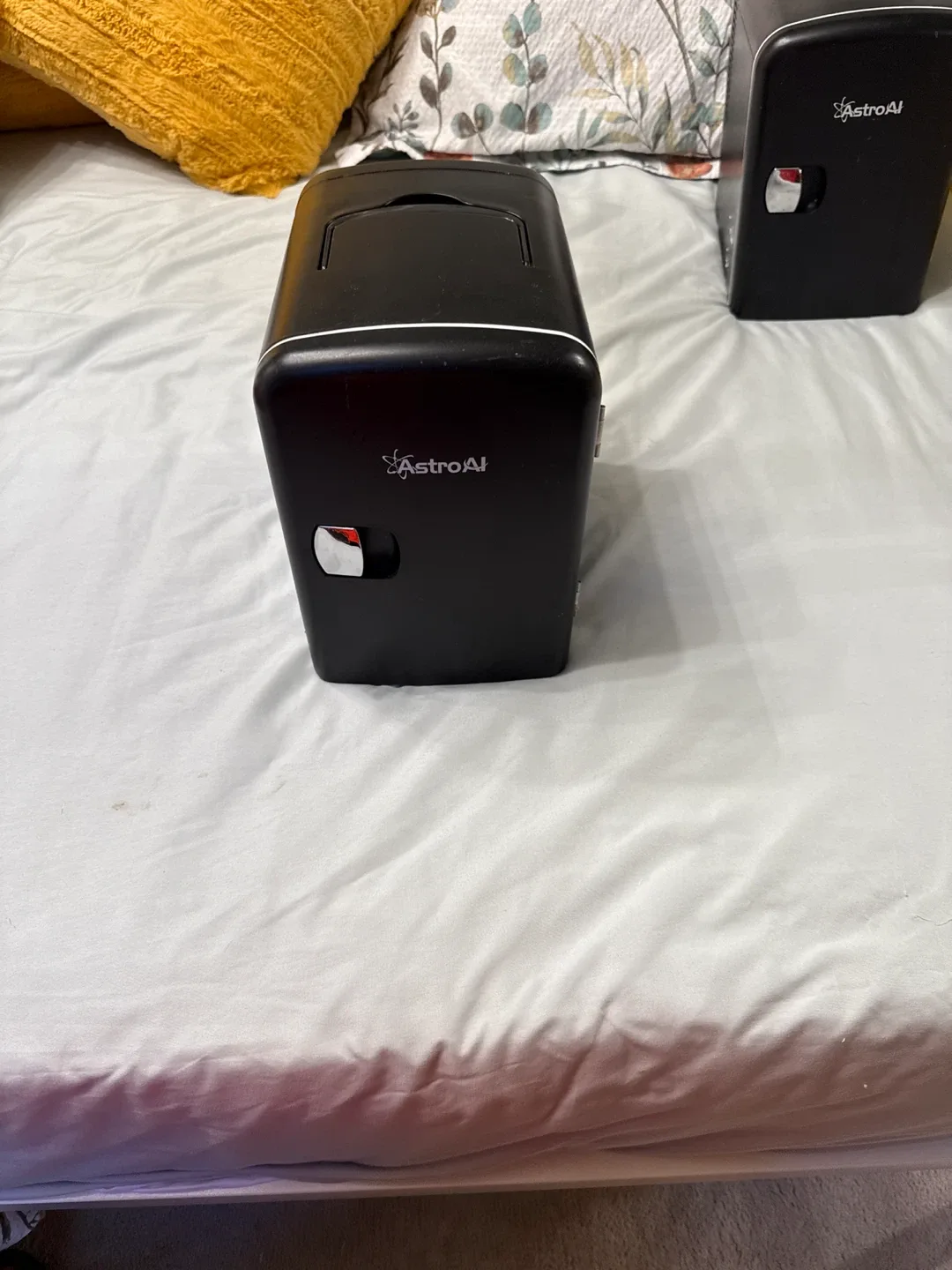 AstroAI Mini Fridge - Black thumbnail
