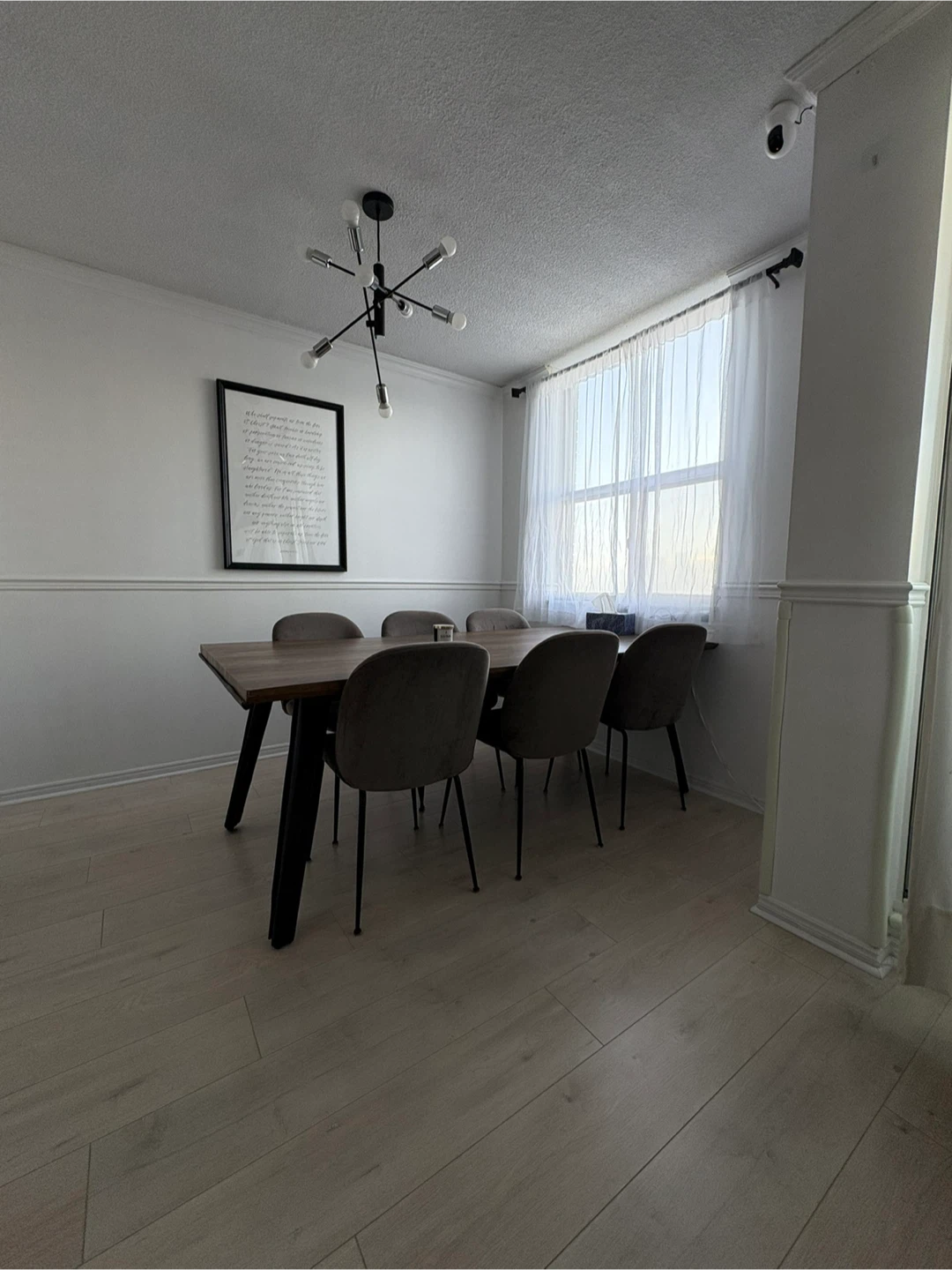 Dining Table - Great Condition - photo 2