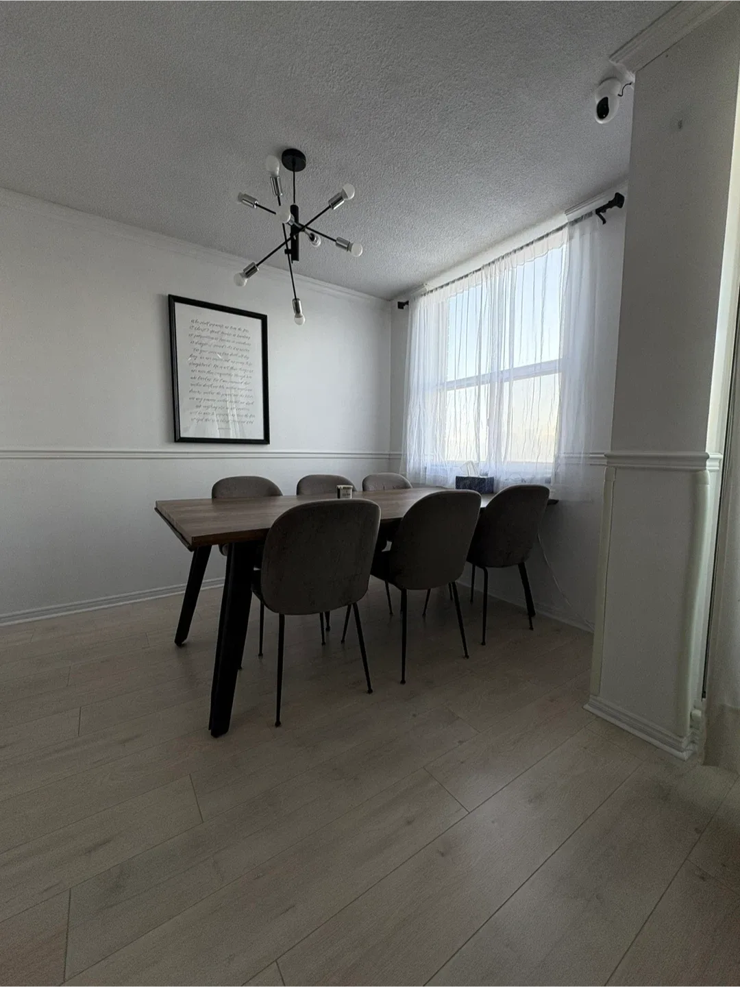 Dining Table - Great Condition image indicator(2)