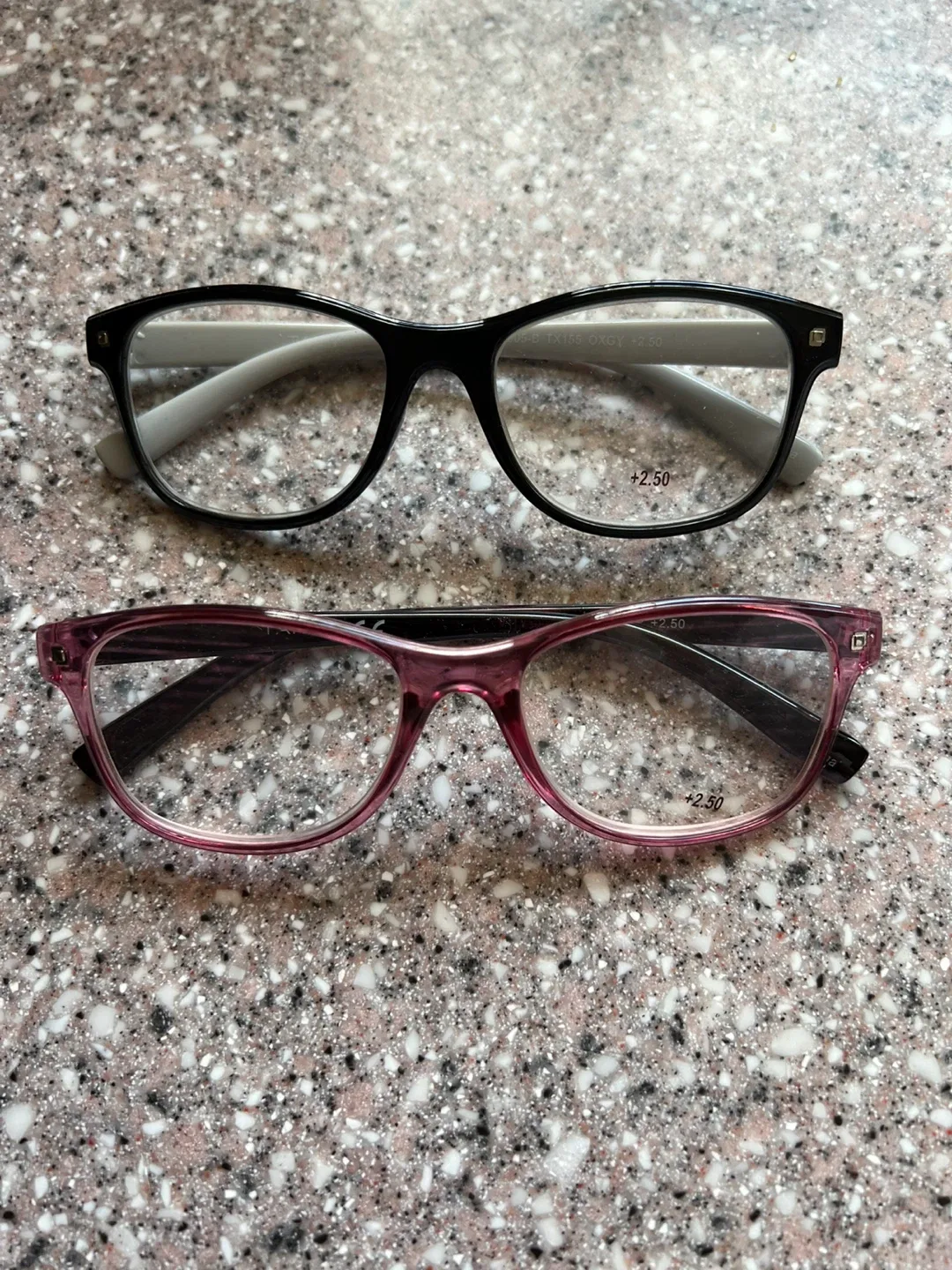 2 Pair of Reading Glasses +2.50 👓 thumbnail