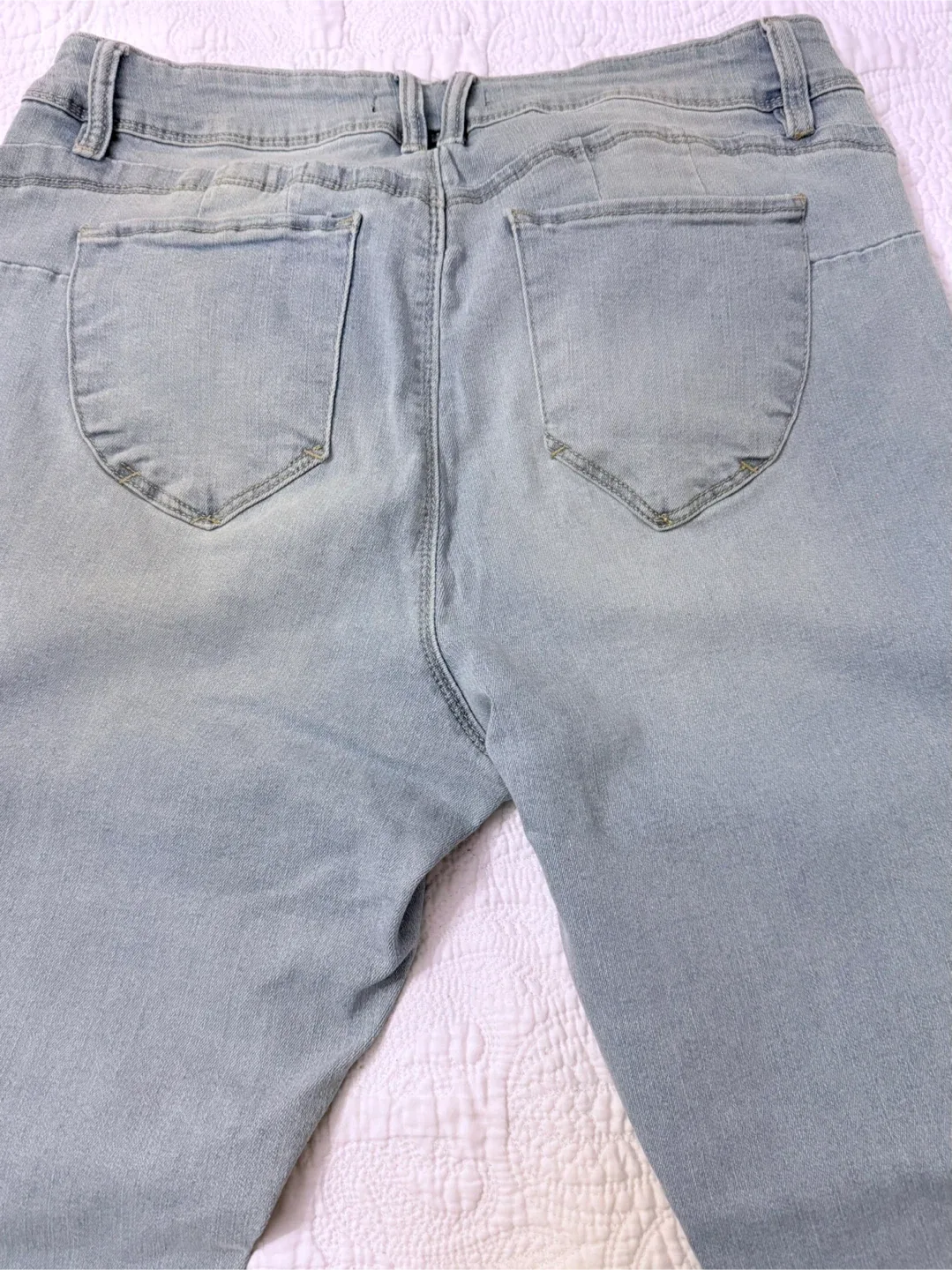 WBB Royalty Light Wash Jeans image indicator(4)