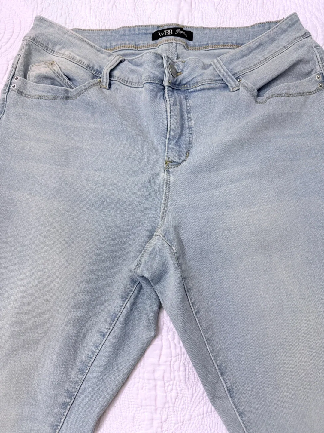 WBB Royalty Light Wash Jeans image indicator(3)