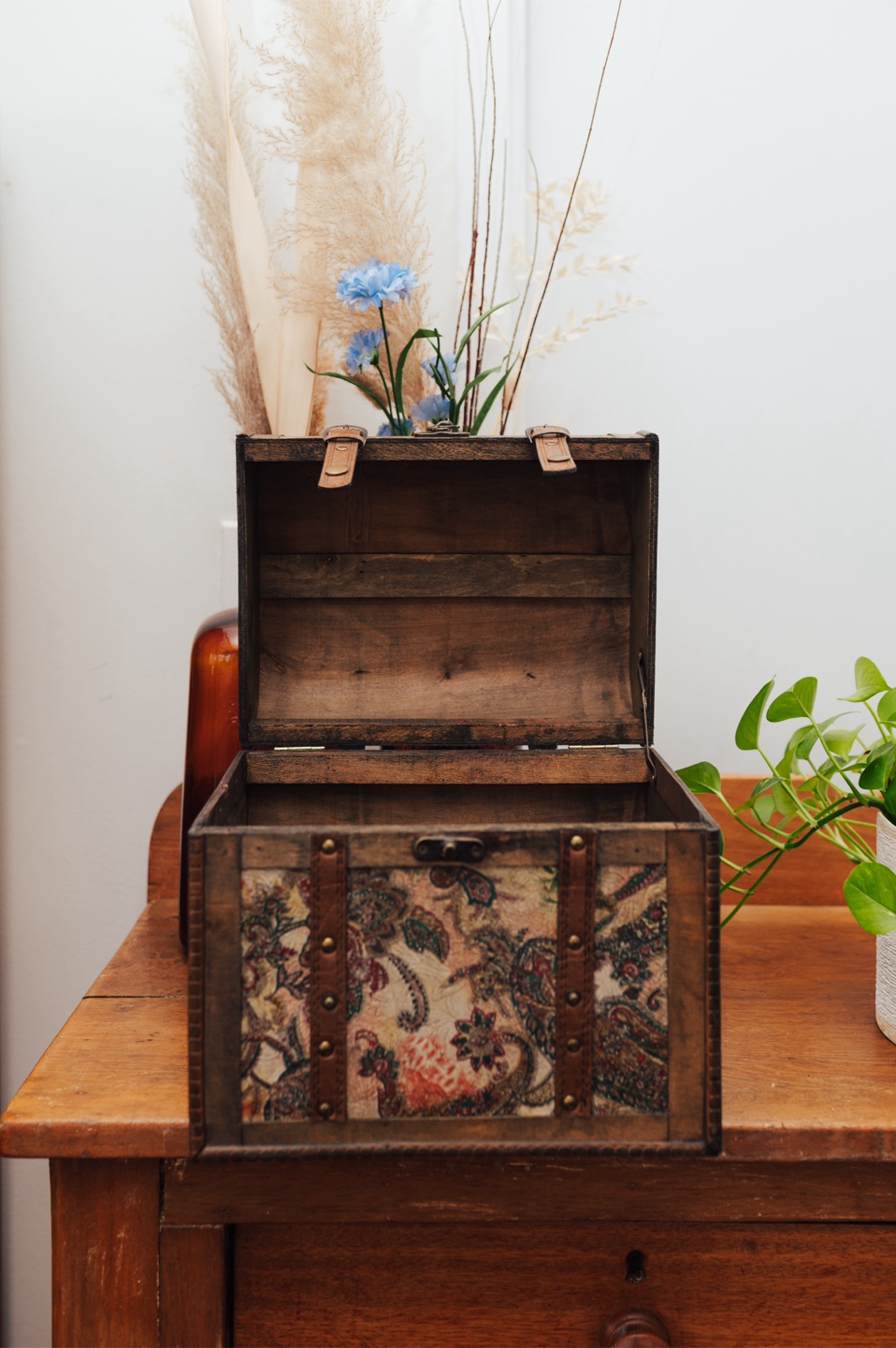 Tapestry Mini Keepsake Trunk 🤎