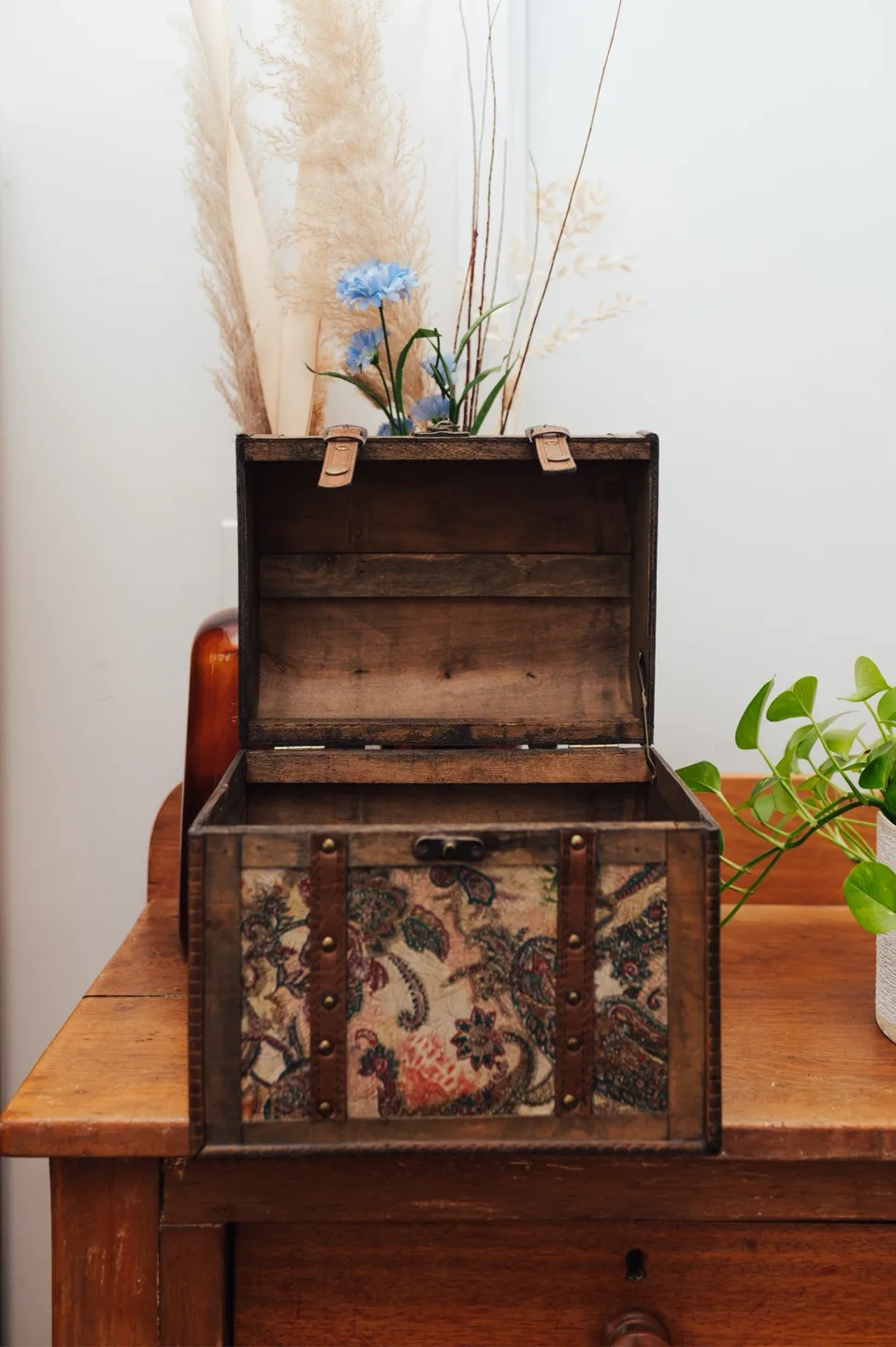 Tapestry Mini Keepsake Trunk 🤎