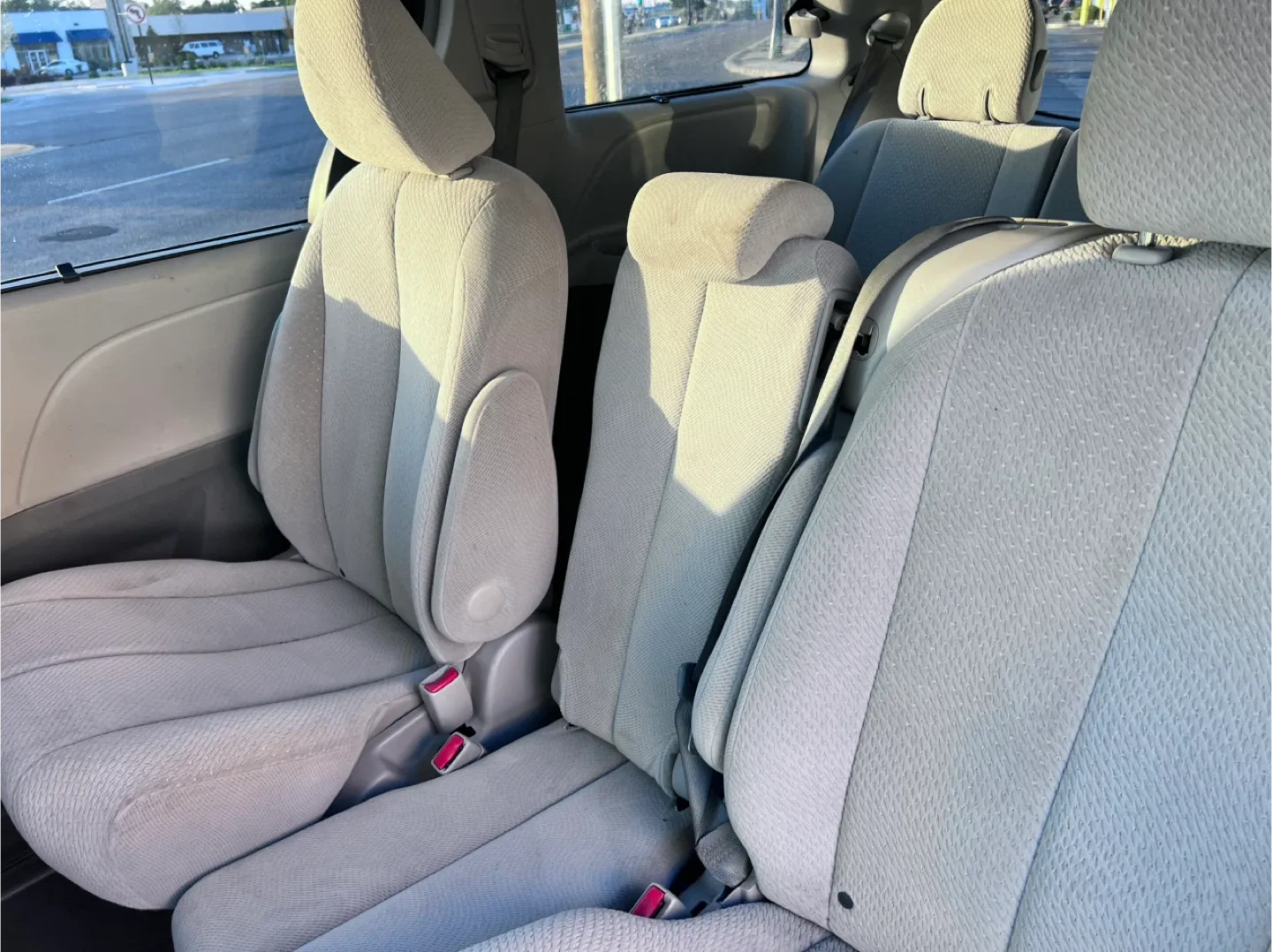 Toyota Sienna Minivan - Gray image indicator(4)